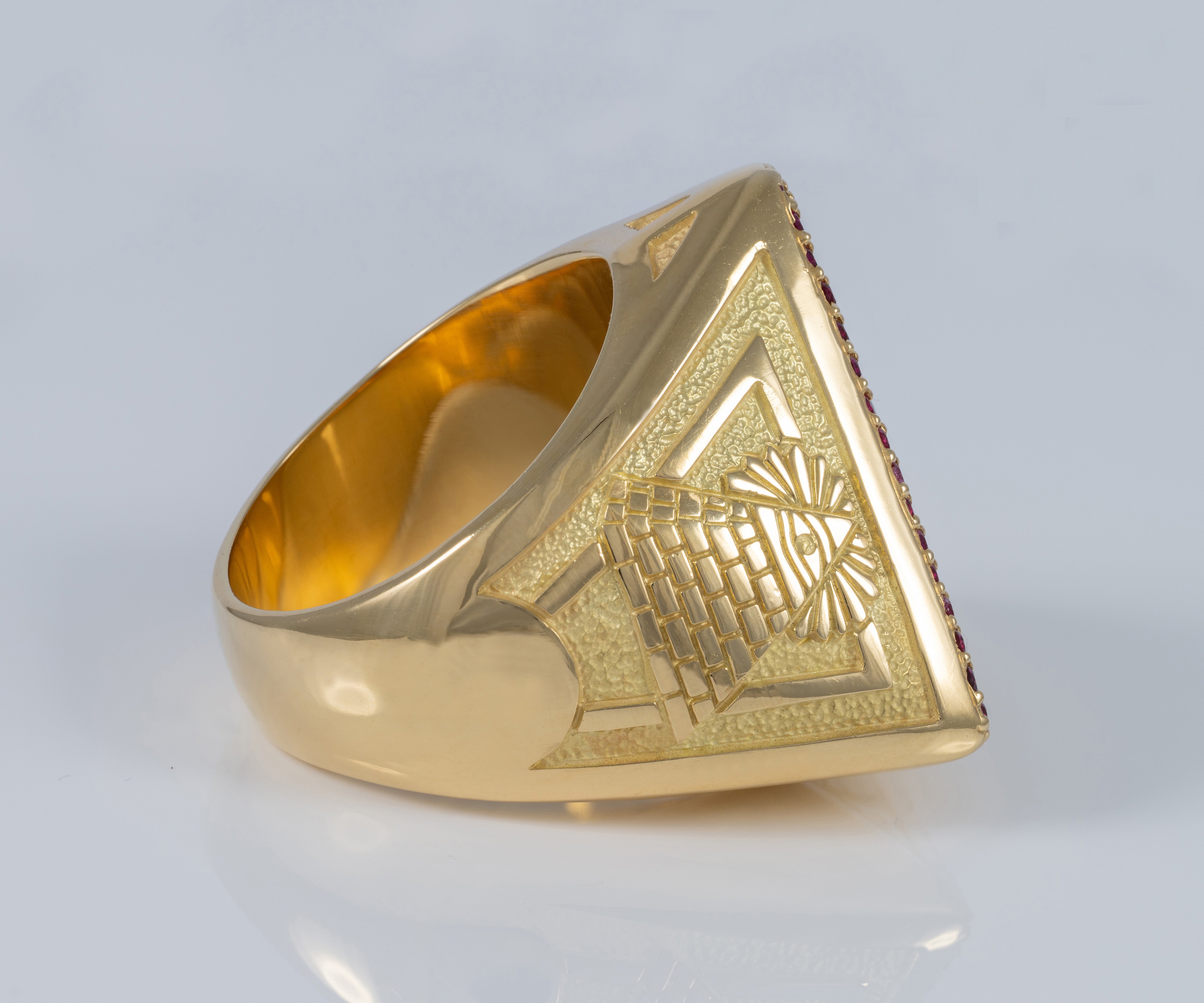 Anillo Iluminati de oro 18k 750