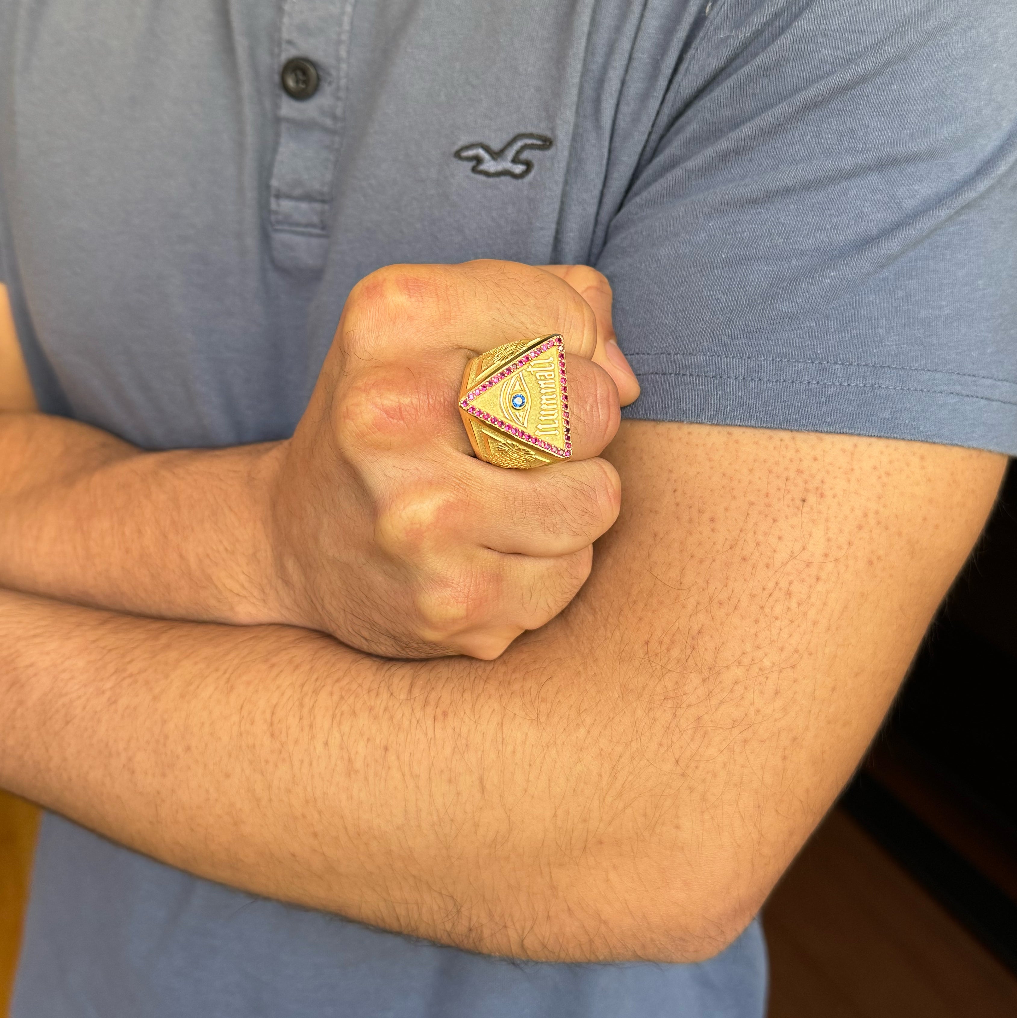 Anillo Iluminati de oro 18k 750