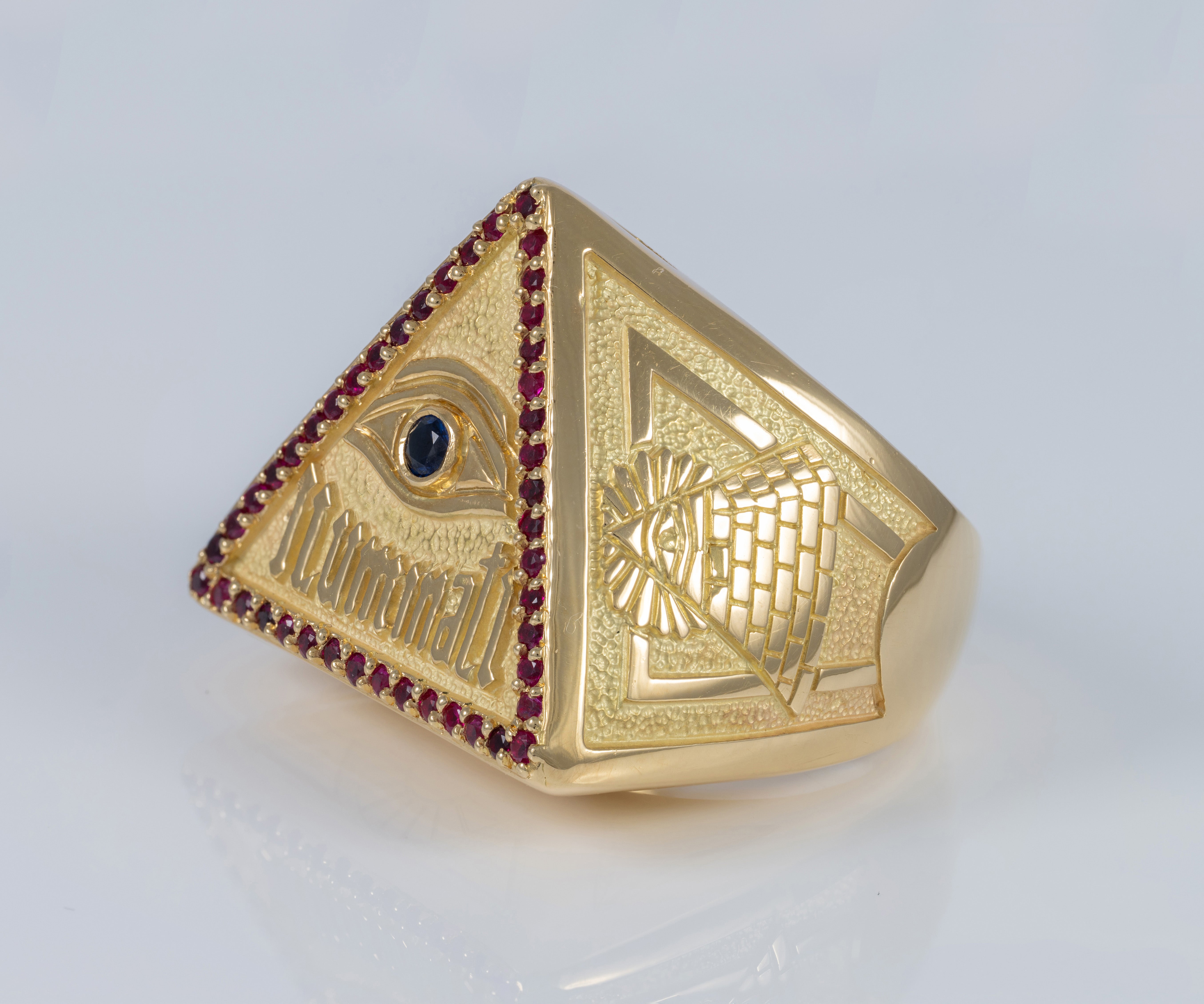 Anillo Iluminati de oro 18k 750