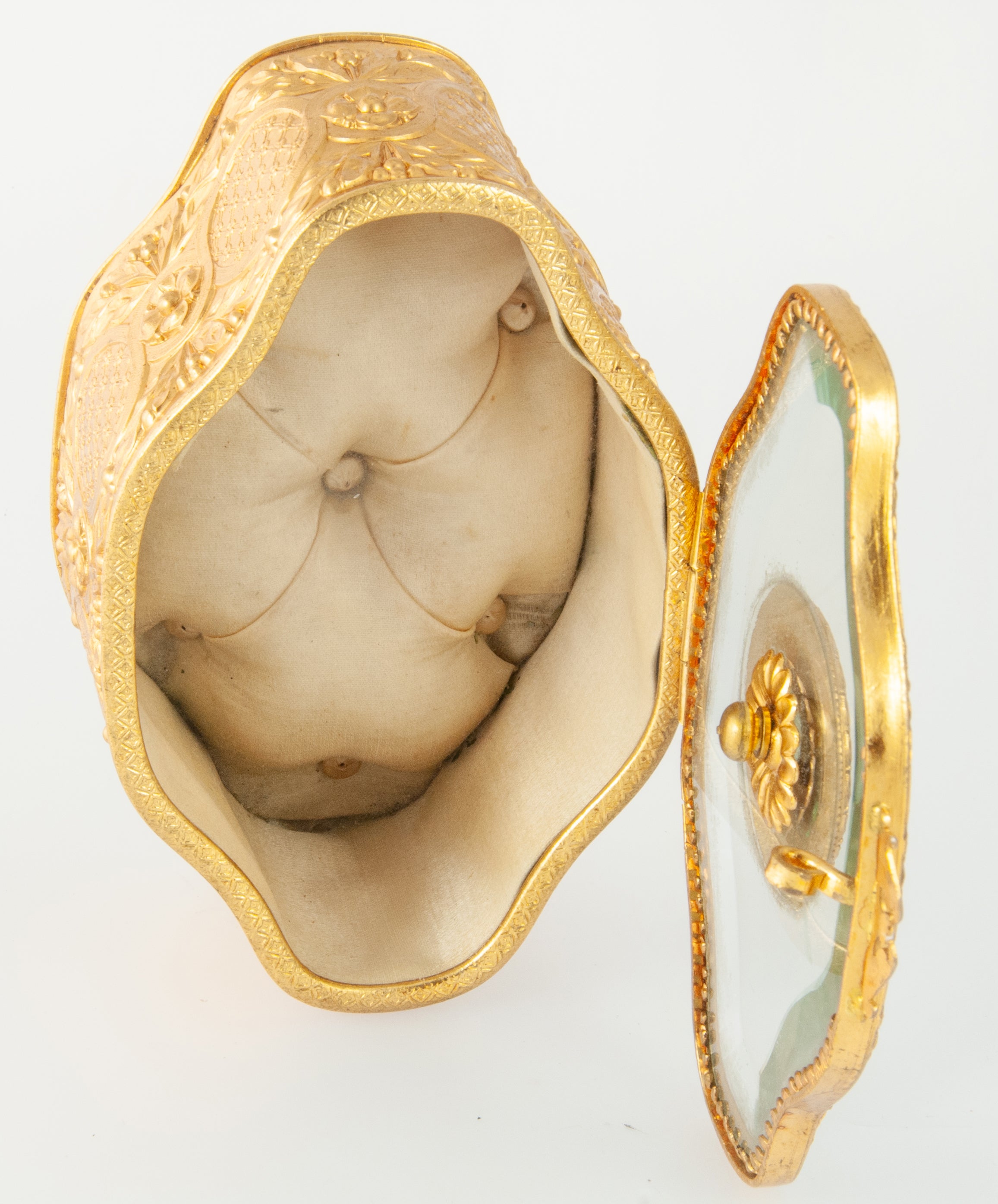 Caja joyero Art Nouveau de metal con cristal biselado y acolchado capitoné