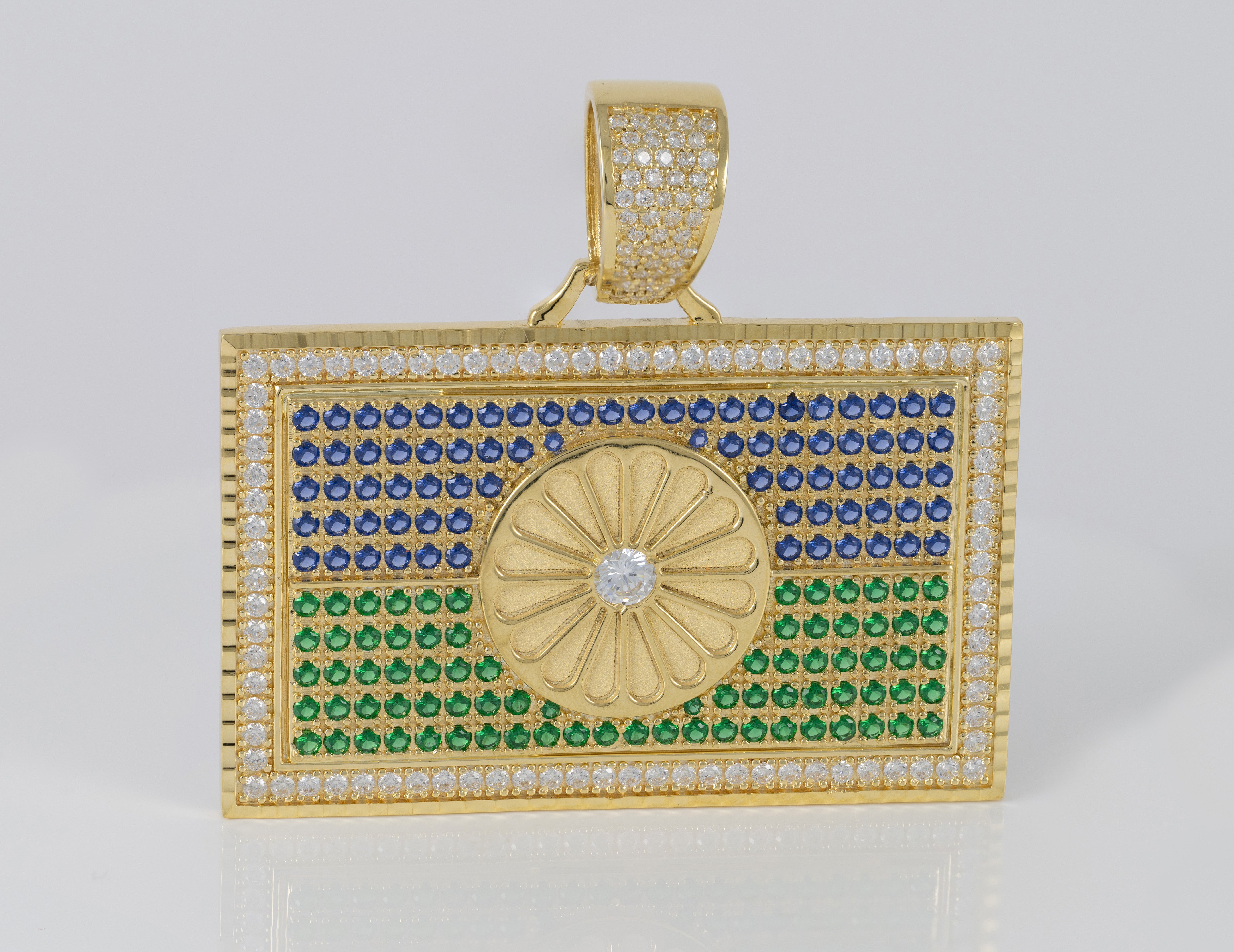 Colgante bandera gitana en oro 18k 750 y circonitas