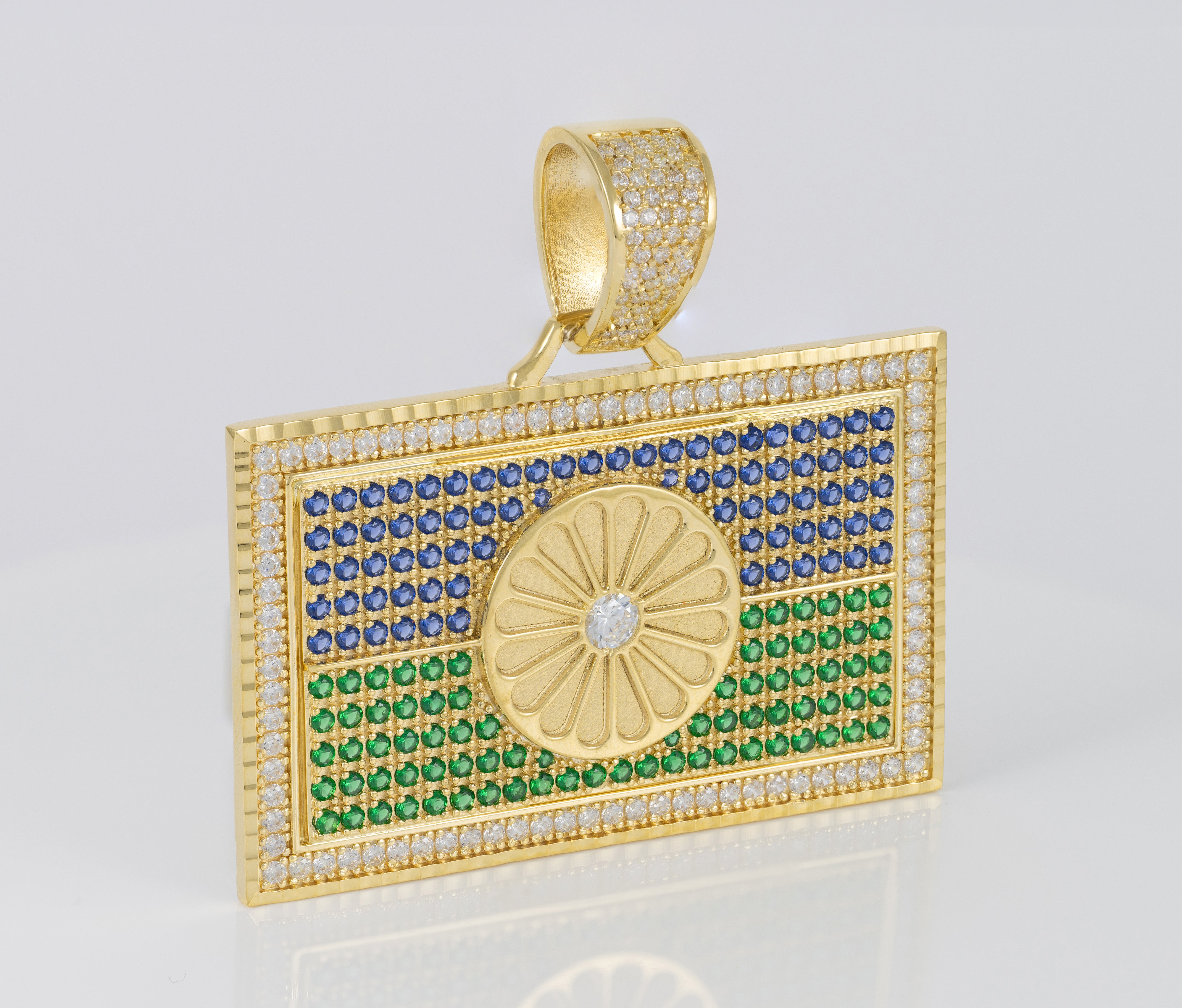 Colgante bandera gitana en oro 18k 750 y circonitas