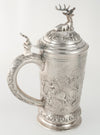 Jarra de plata con escena de caza repujado y grabado a mano