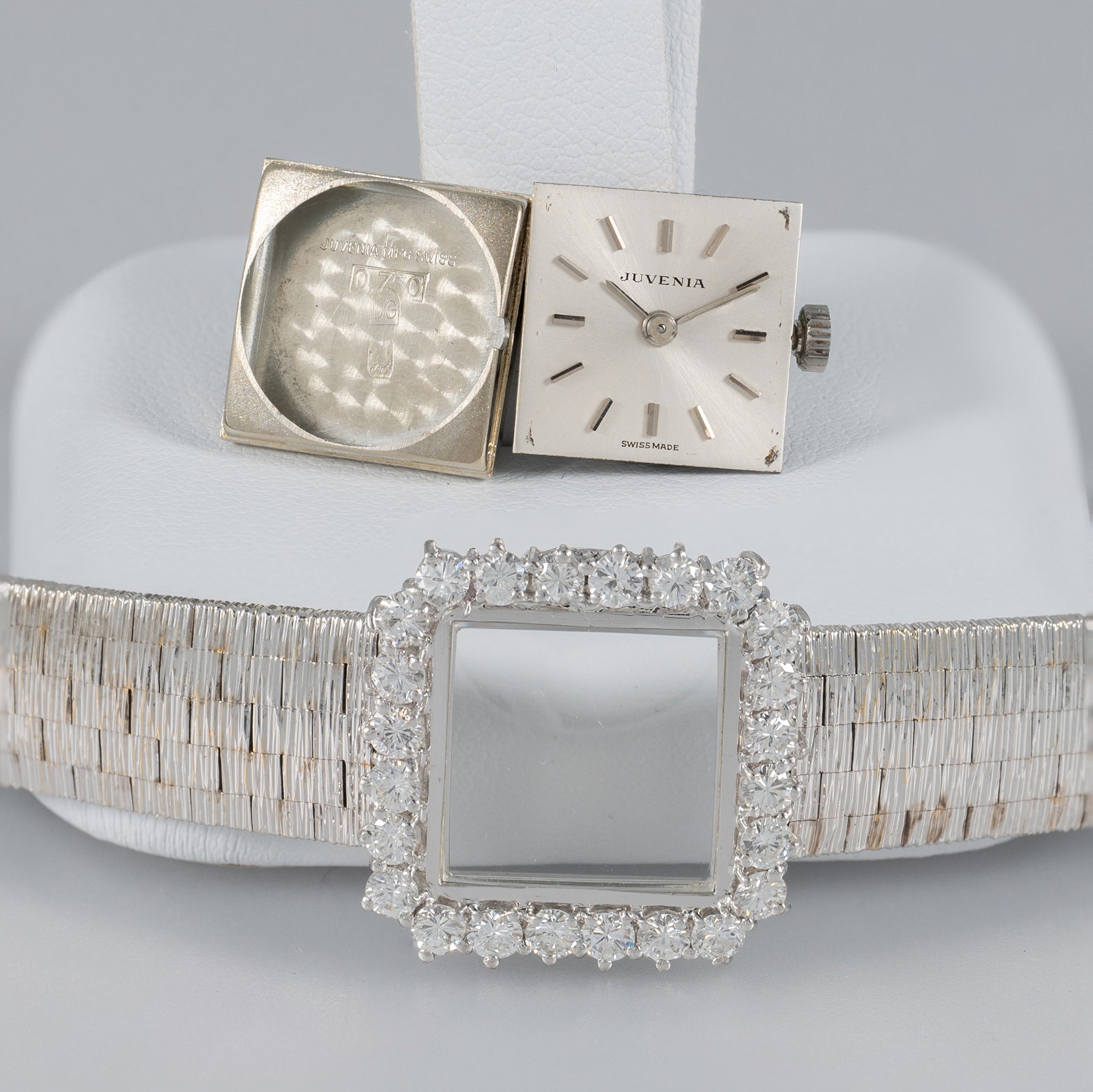Juvenia White Gold 18k and Diamonds 1.1 ct Square Dial Ref: 13245
