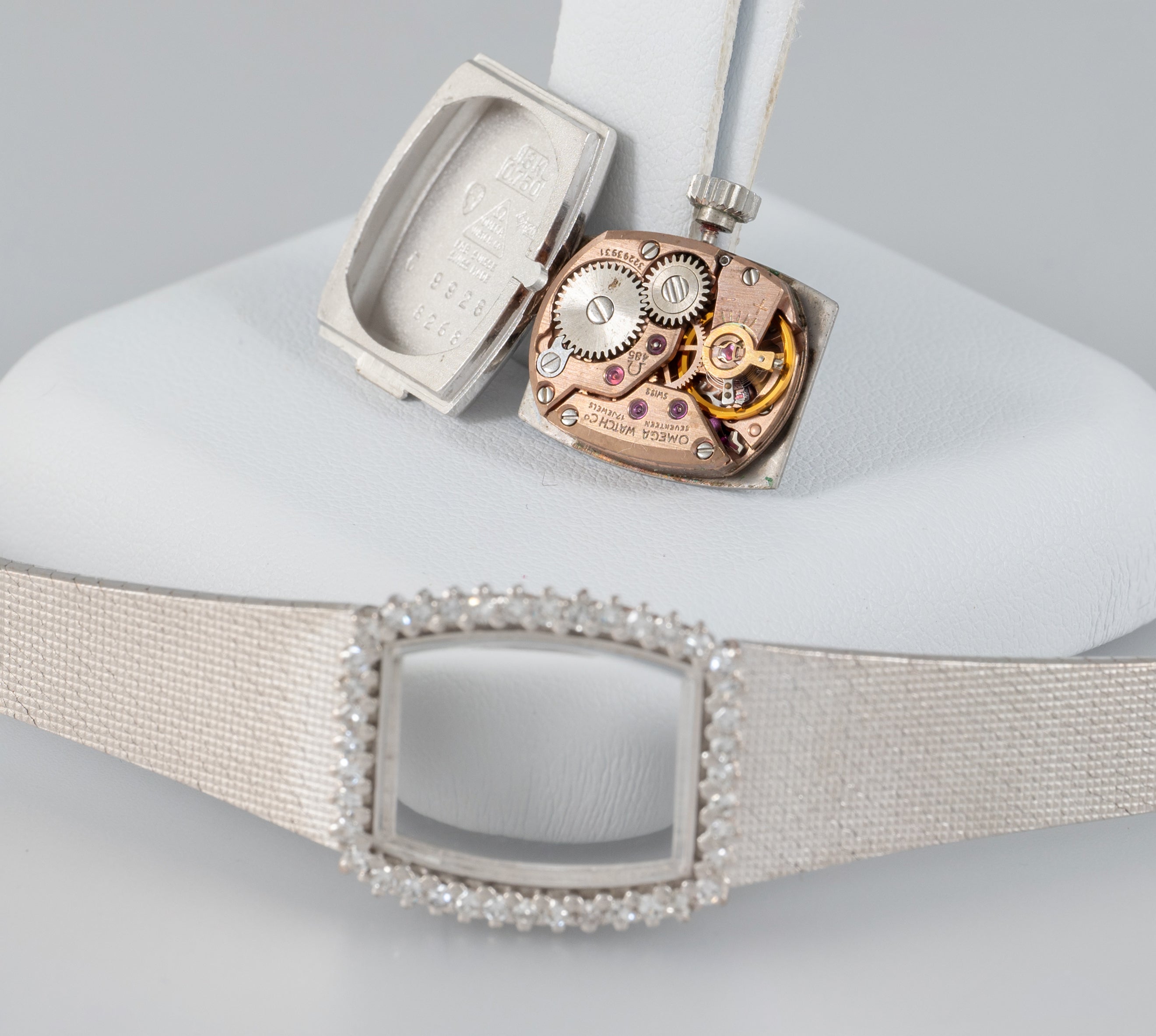 Omega Geneve White Gold 18k and Diamonds 0.4 ct Square Dial