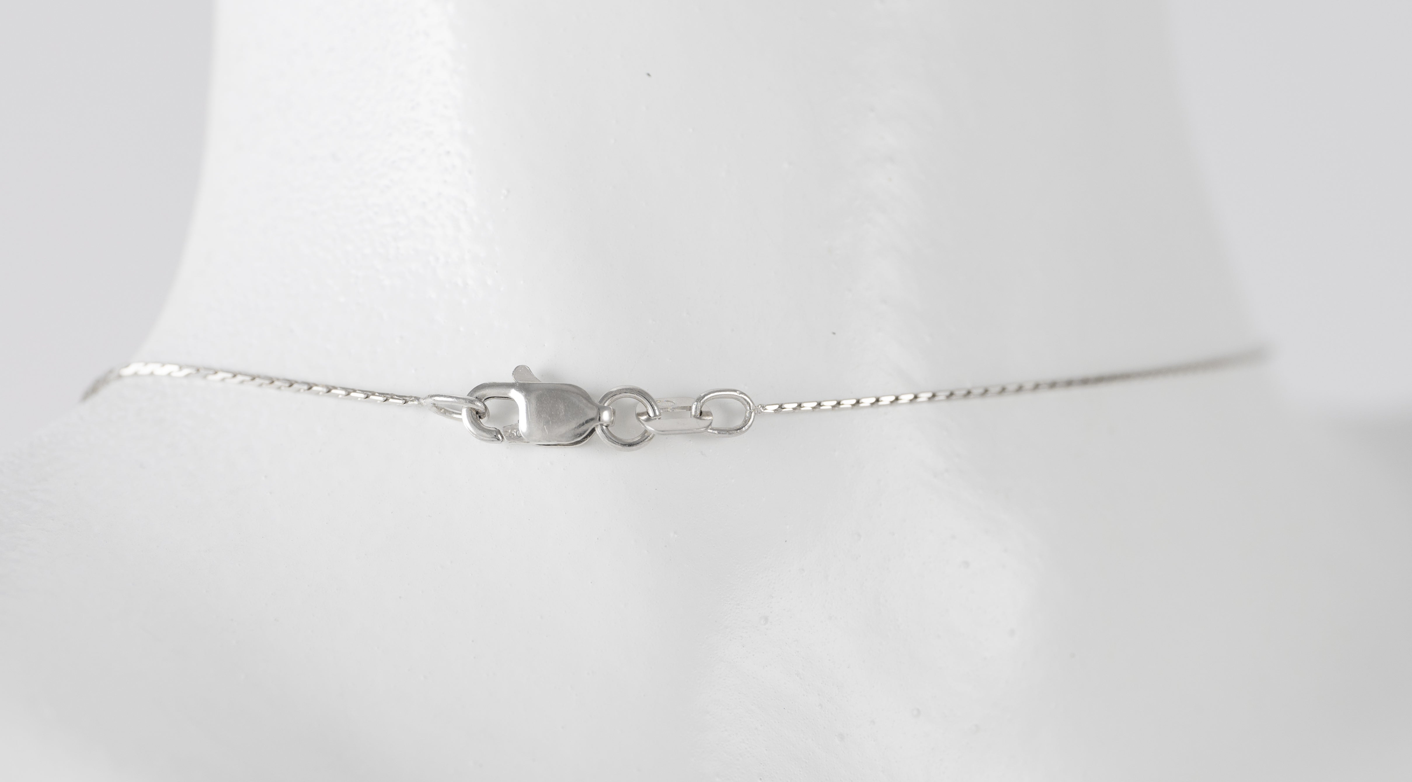 Cadena con colgante en oro blanco 18k y brillantes