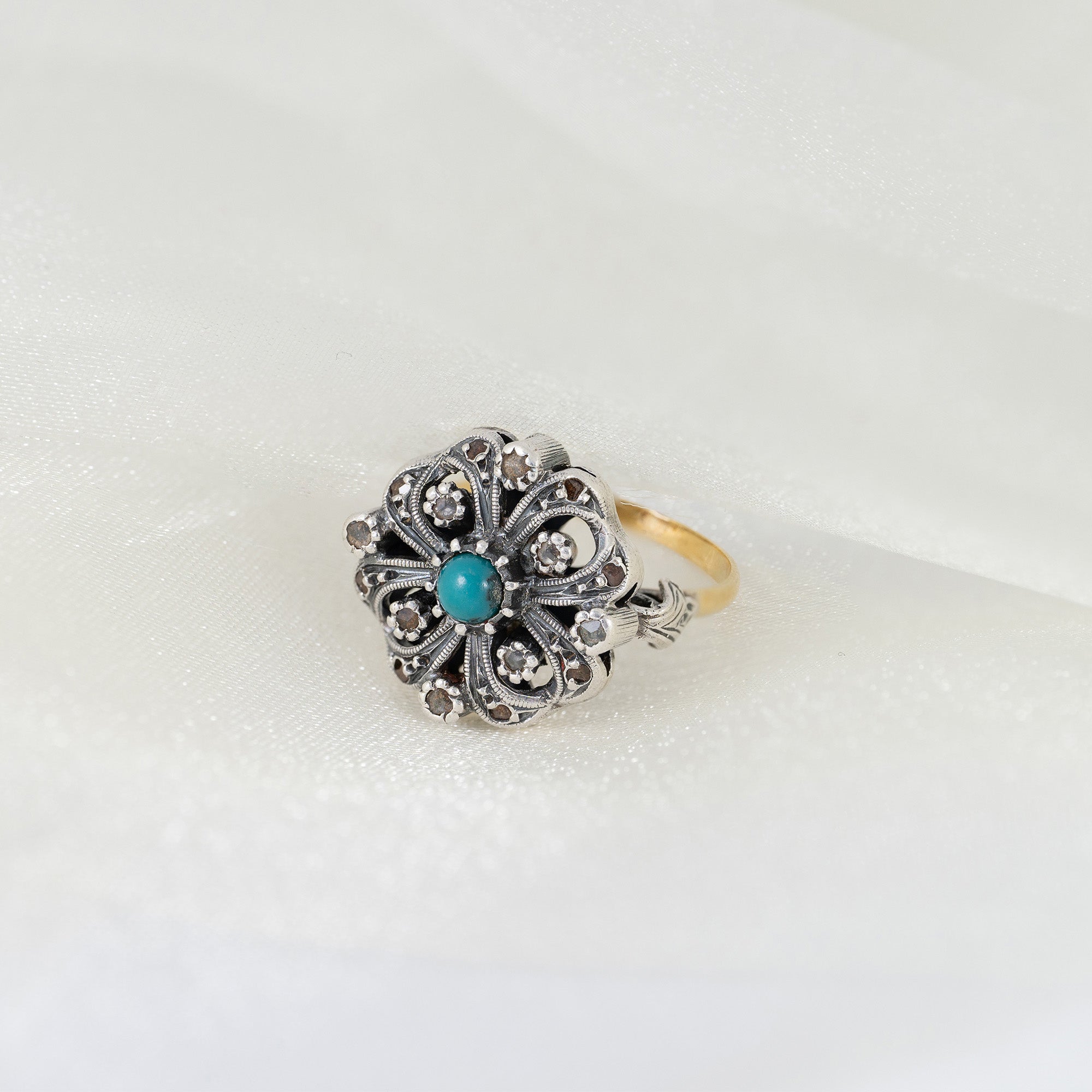 Anillo antiguo en oro 18k y plata
