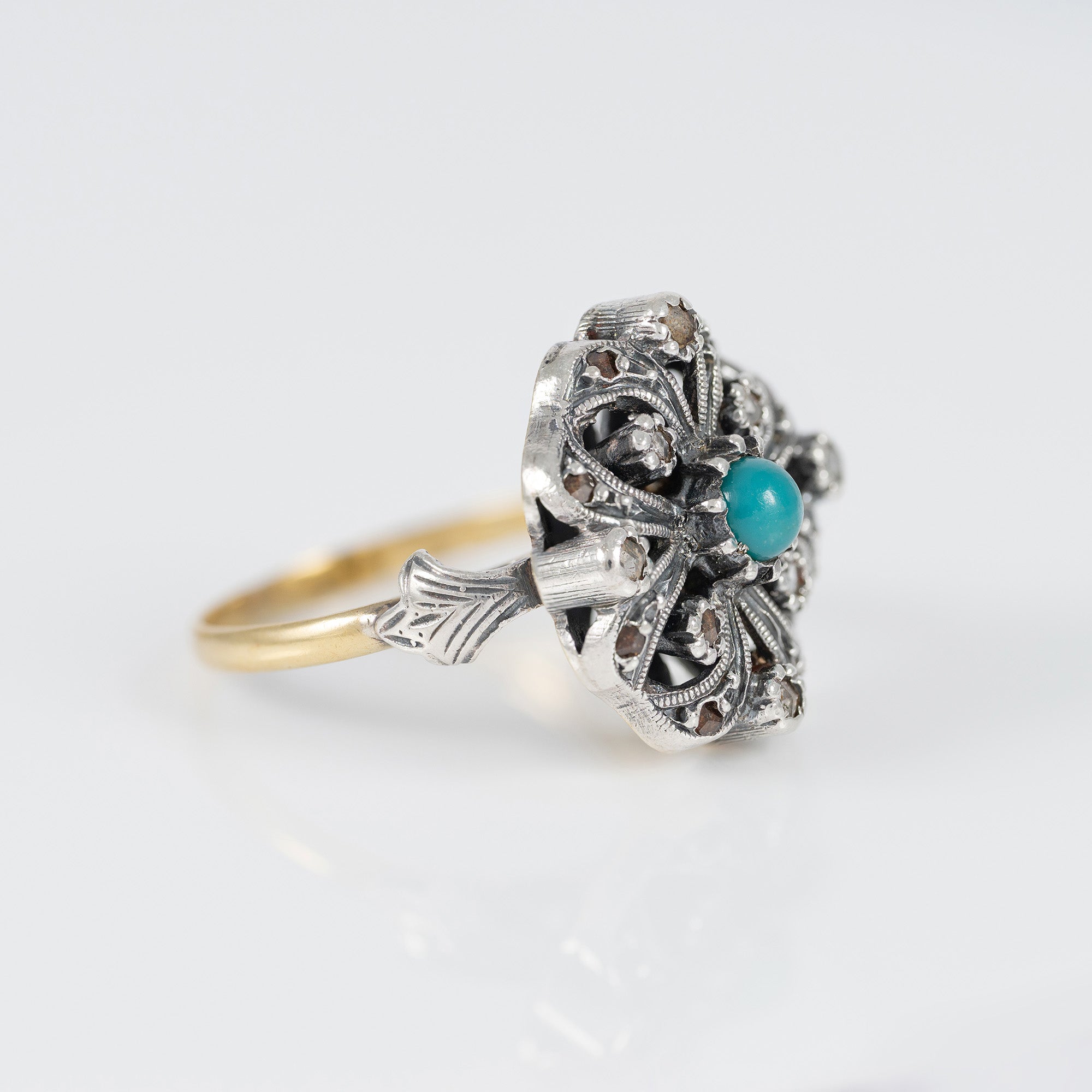Anillo antiguo en oro 18k y plata