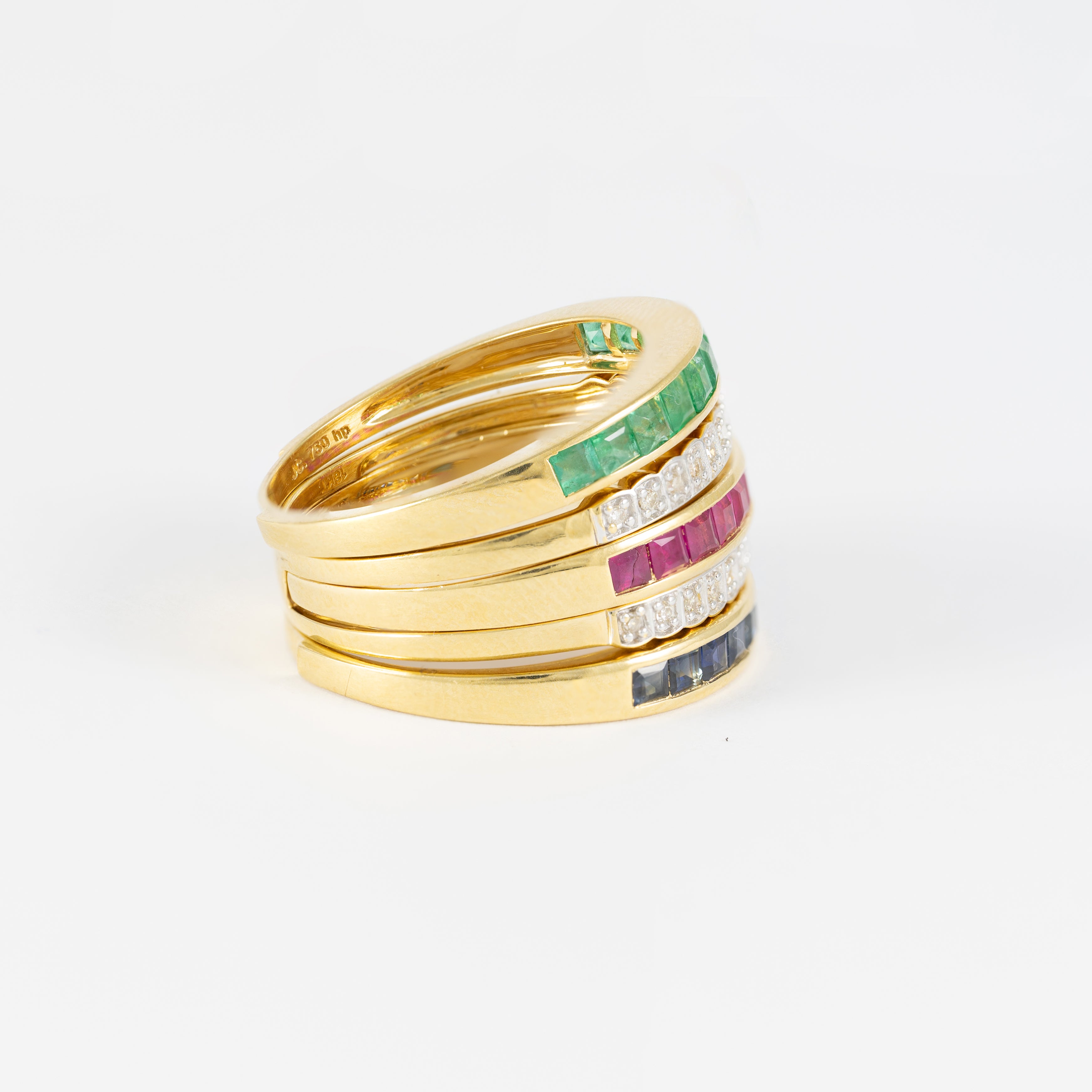 Anillo Infinity en oro amarillo 18k con diamantes zafiros rubíes y esmeraldas