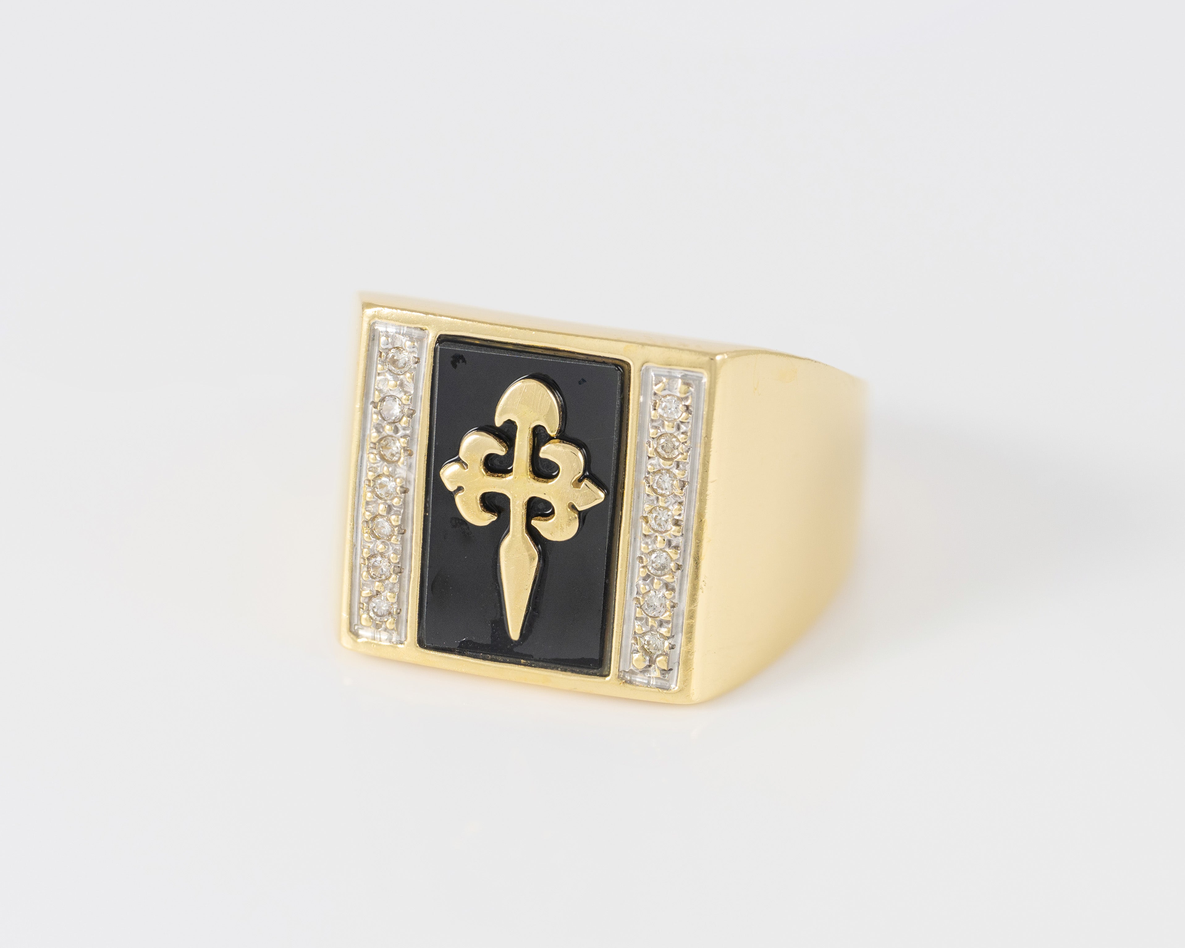 Anillo insignia Cruz de Santiago en oro amarillo 18k y brillantes