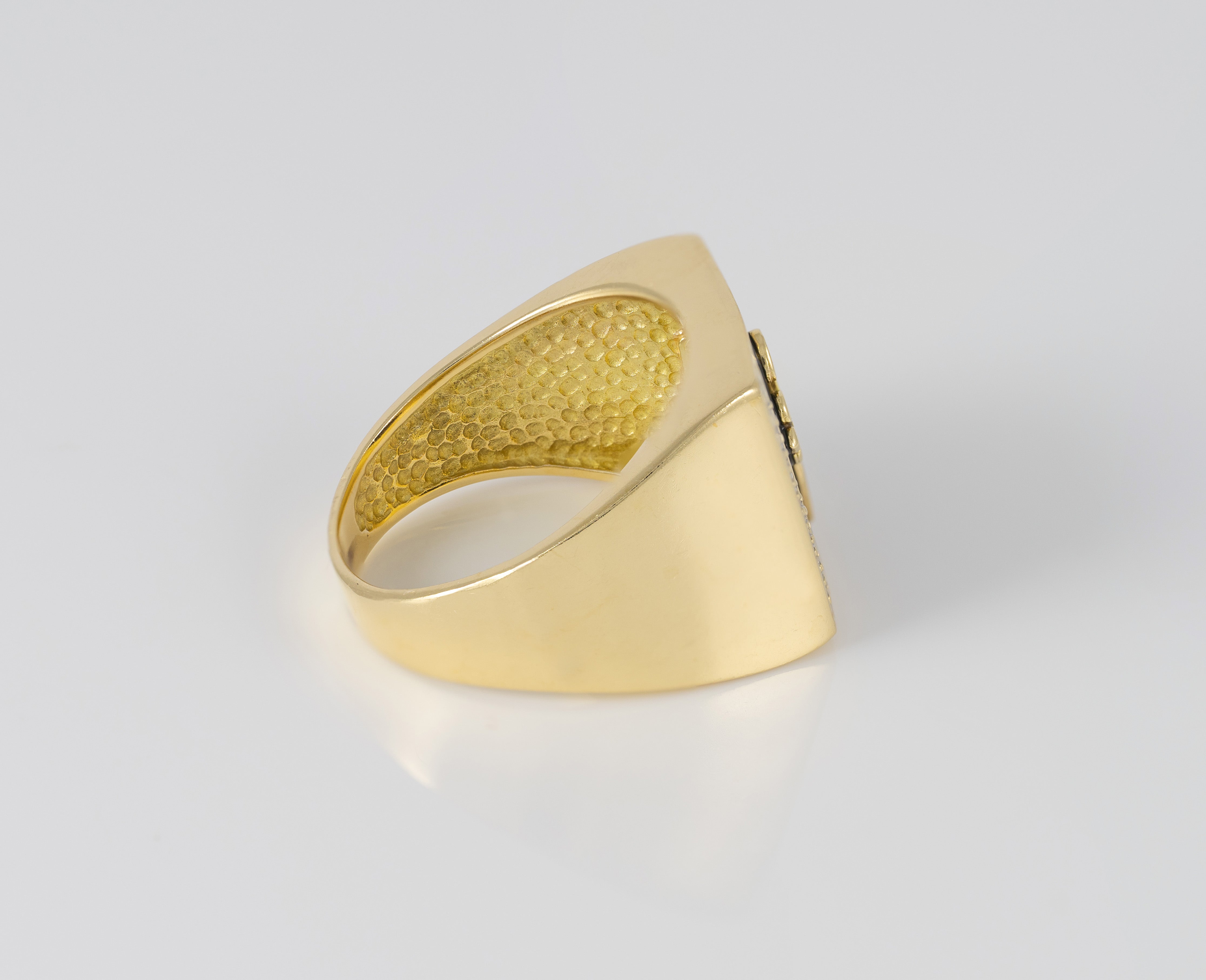 Anillo insignia Cruz de Santiago en oro amarillo 18k y brillantes