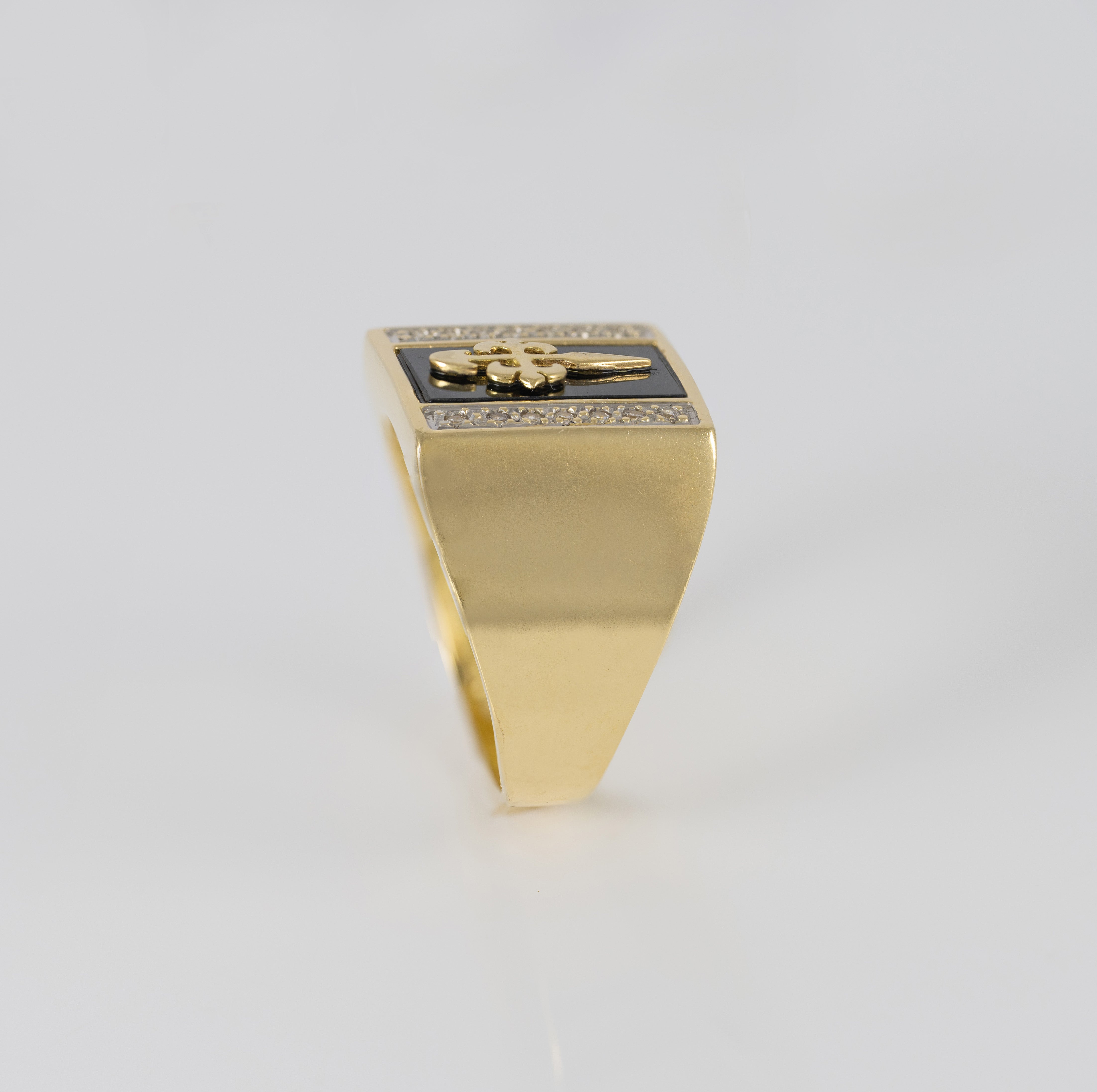 Anillo insignia Cruz de Santiago en oro amarillo 18k y brillantes