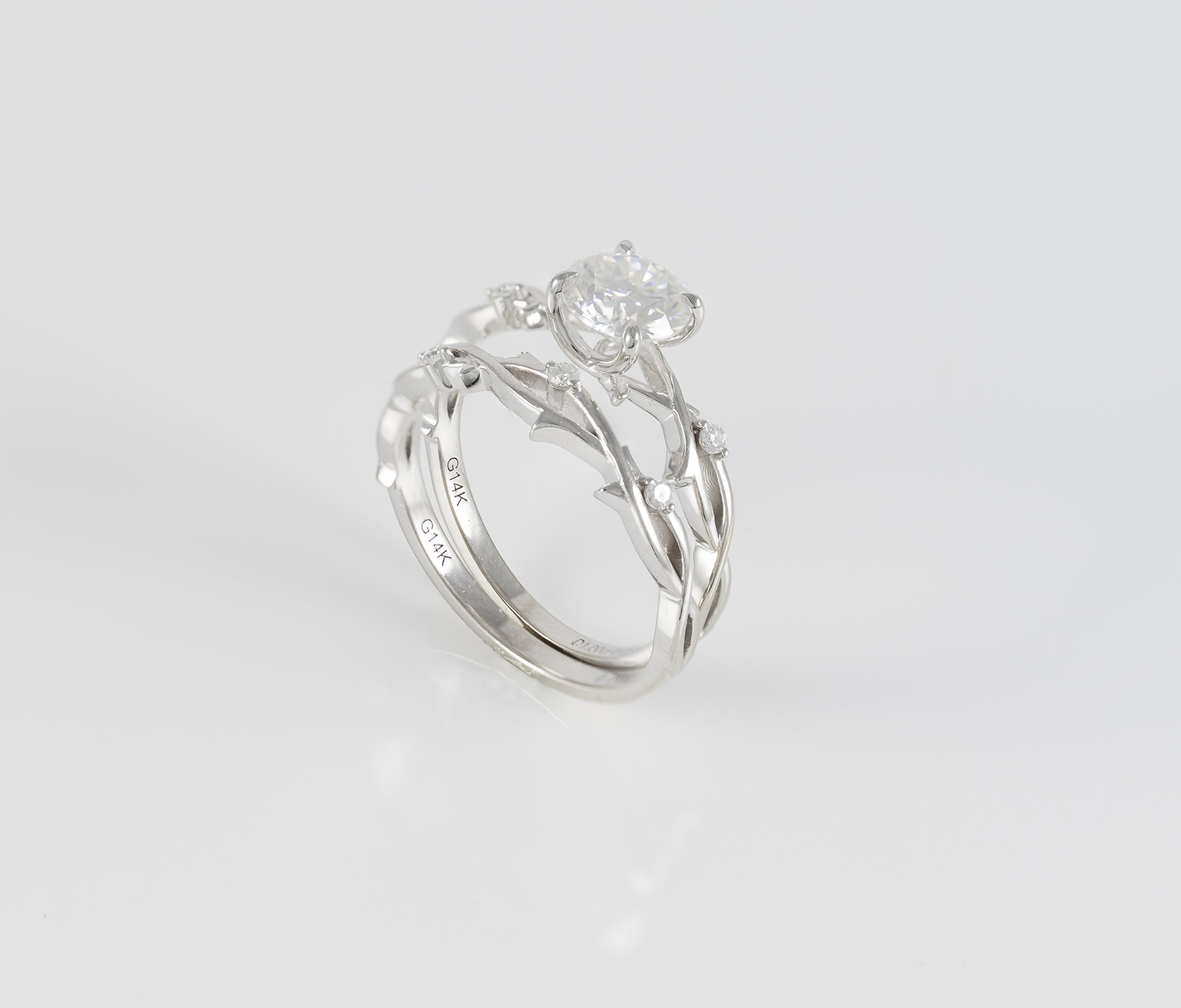 Conjunto de anillo de compromiso y alianza de boda en oro blanco 14k con moissanita 1 ct