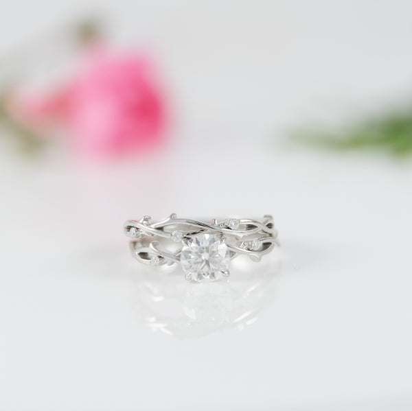 Conjunto de anillo de compromiso y alianza de boda en oro blanco 14k con moissanita 1 ct