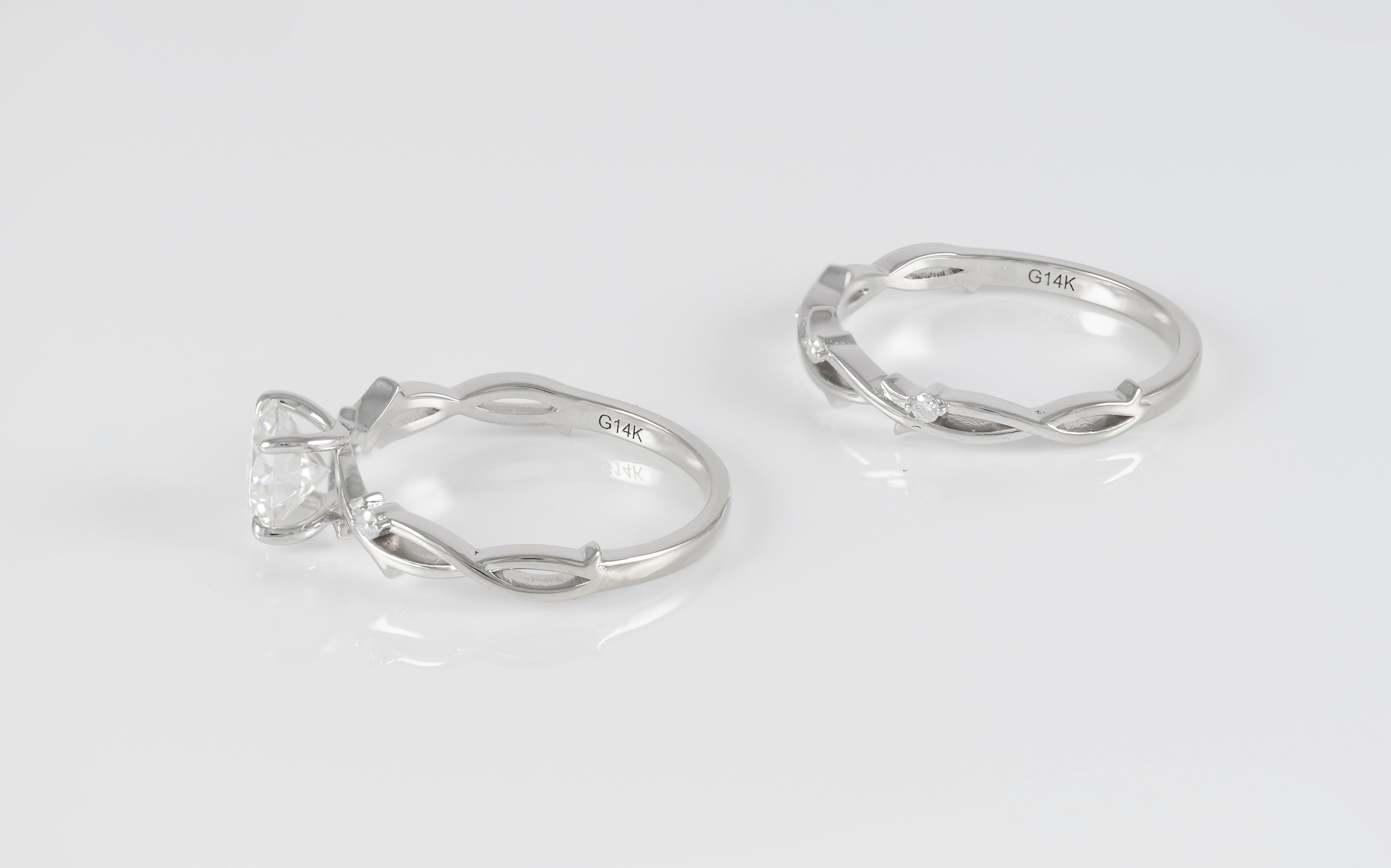 Conjunto de anillo de compromiso y alianza de boda en oro blanco 14k con moissanita 1 ct