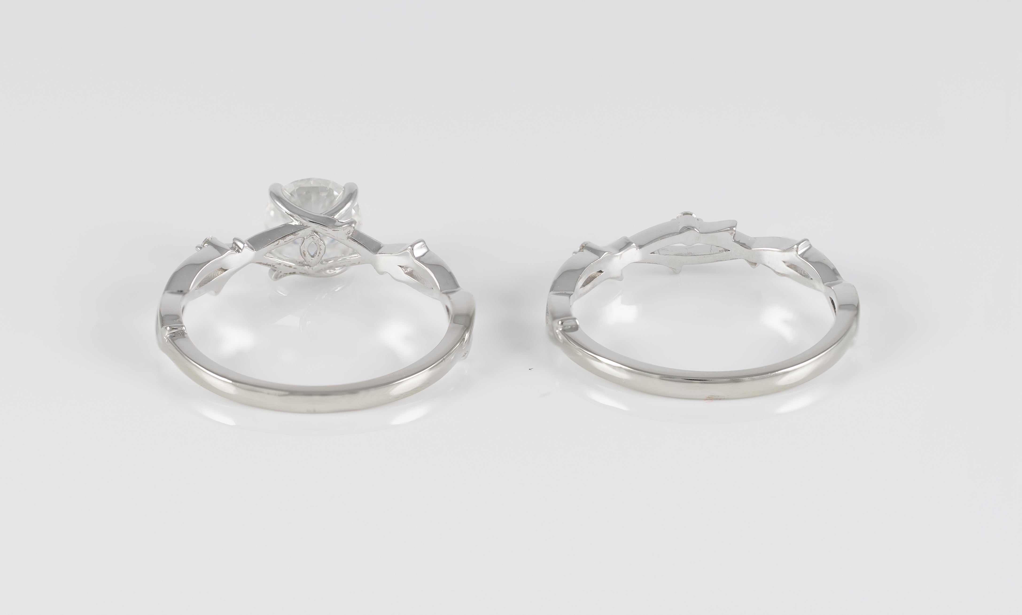 Conjunto de anillo de compromiso y alianza de boda en oro blanco 14k con moissanita 1 ct