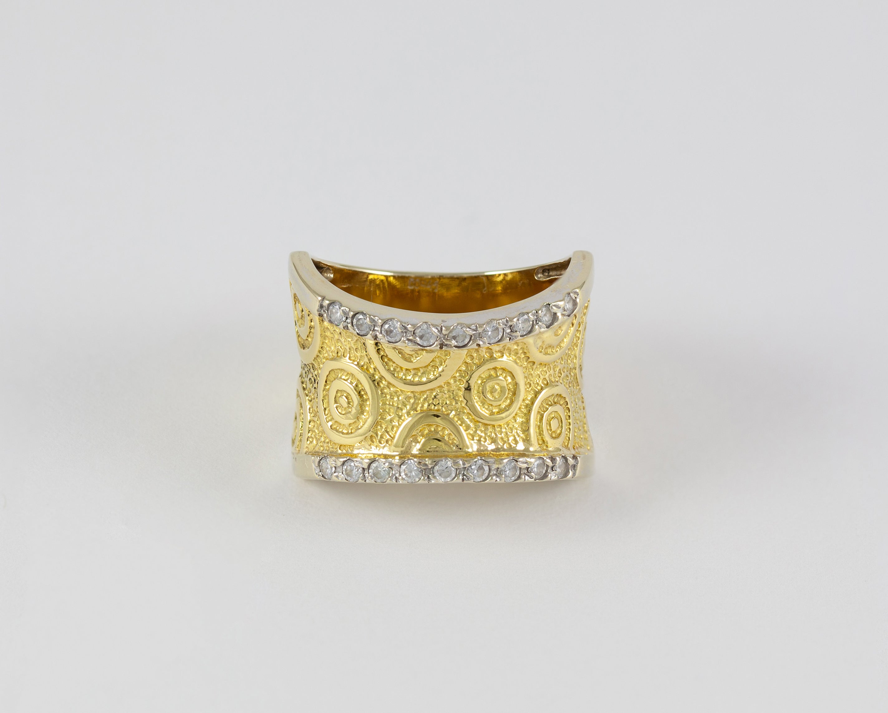 Anillo en oro amarillo y blanco 18k con brillantes
