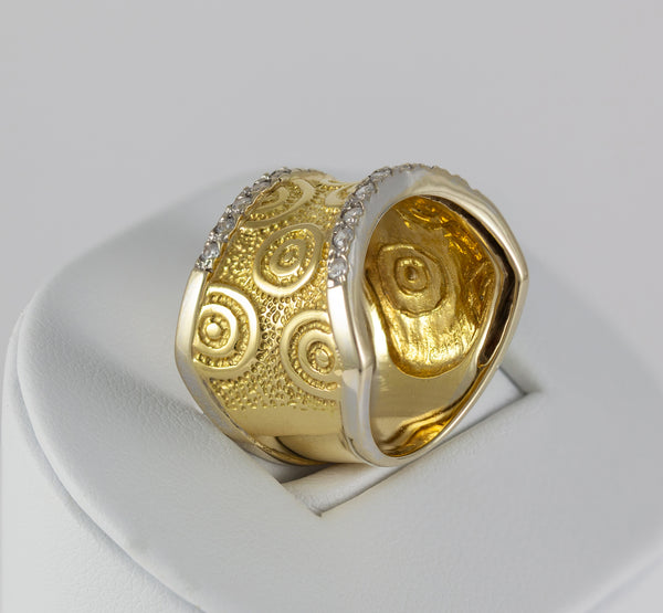 Anillo en oro amarillo y blanco 18k con brillantes