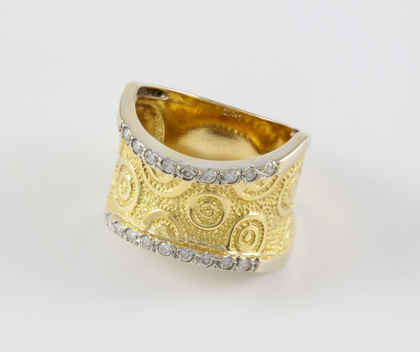 Anillo en oro amarillo y blanco 18k con brillantes