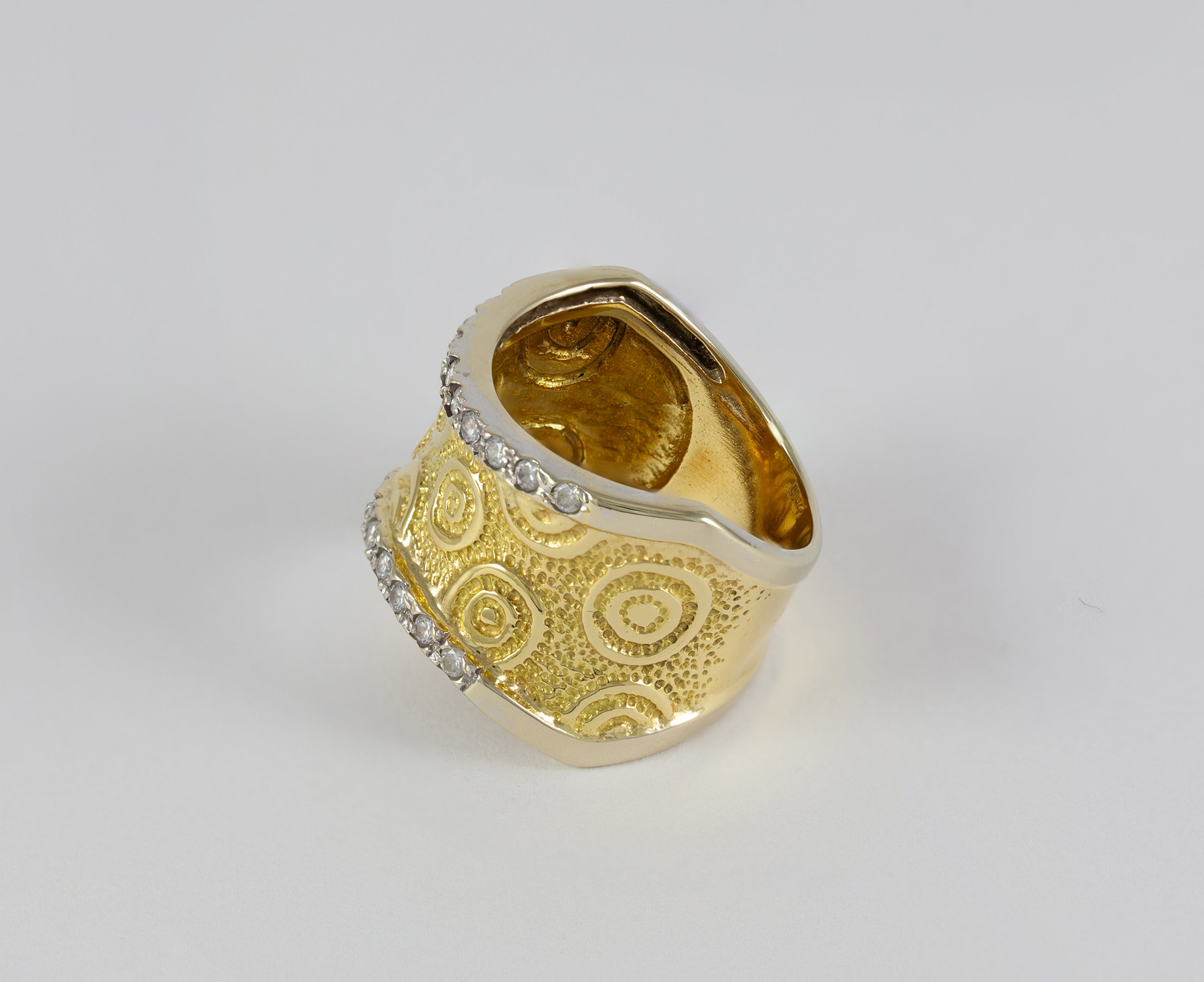 Anillo en oro amarillo y blanco 18k con brillantes
