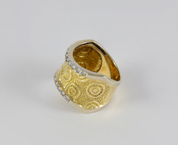 Anillo en oro amarillo y blanco 18k con brillantes