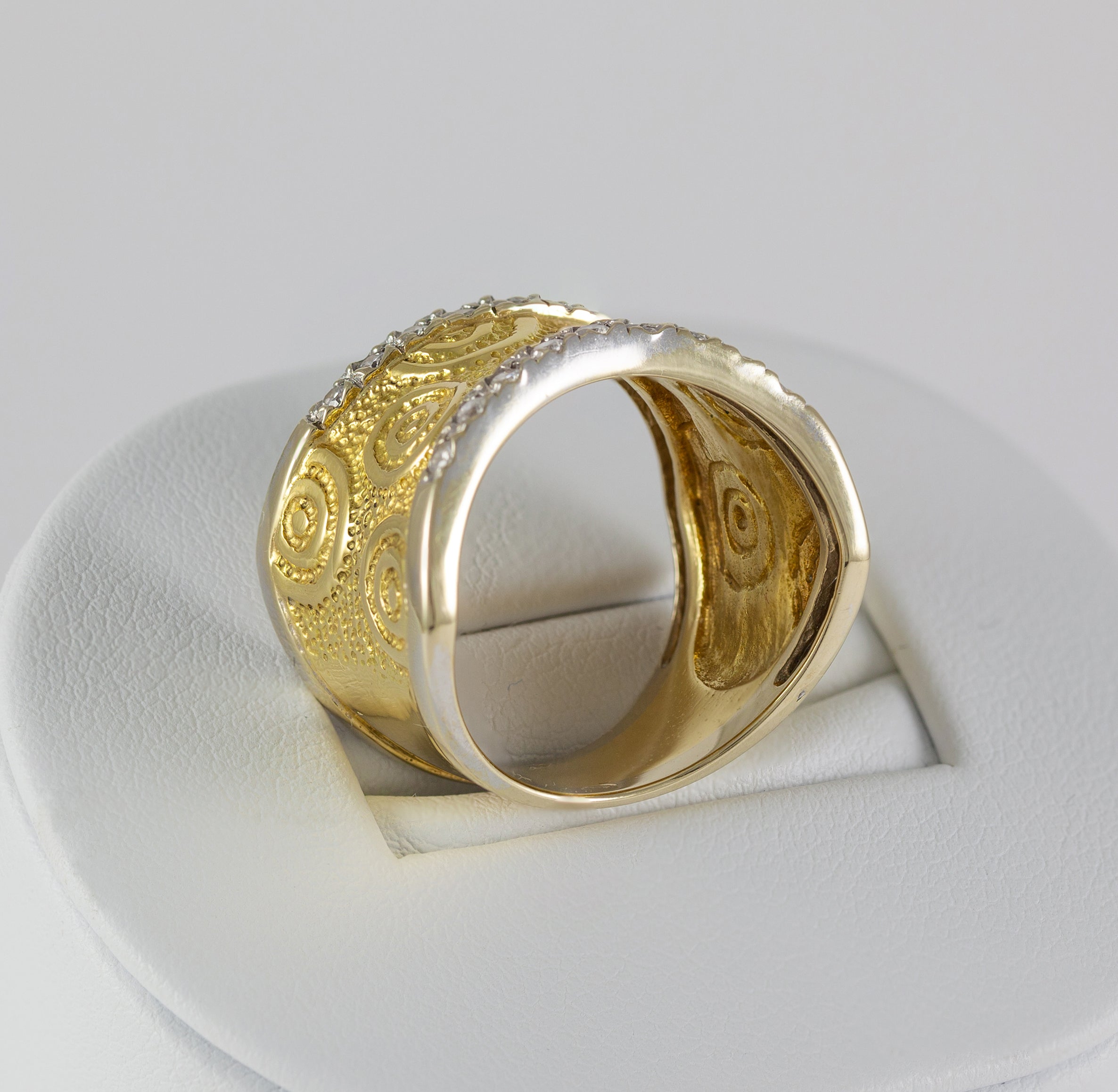 Anillo en oro amarillo y blanco 18k con brillantes