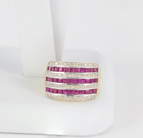 Anillo en oro amarillo 18k con diamantes y rubíes