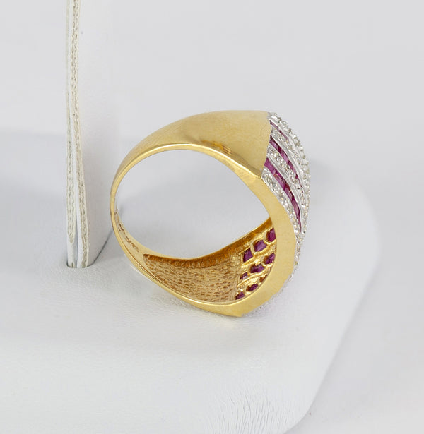 Anillo en oro amarillo 18k con diamantes y rubíes