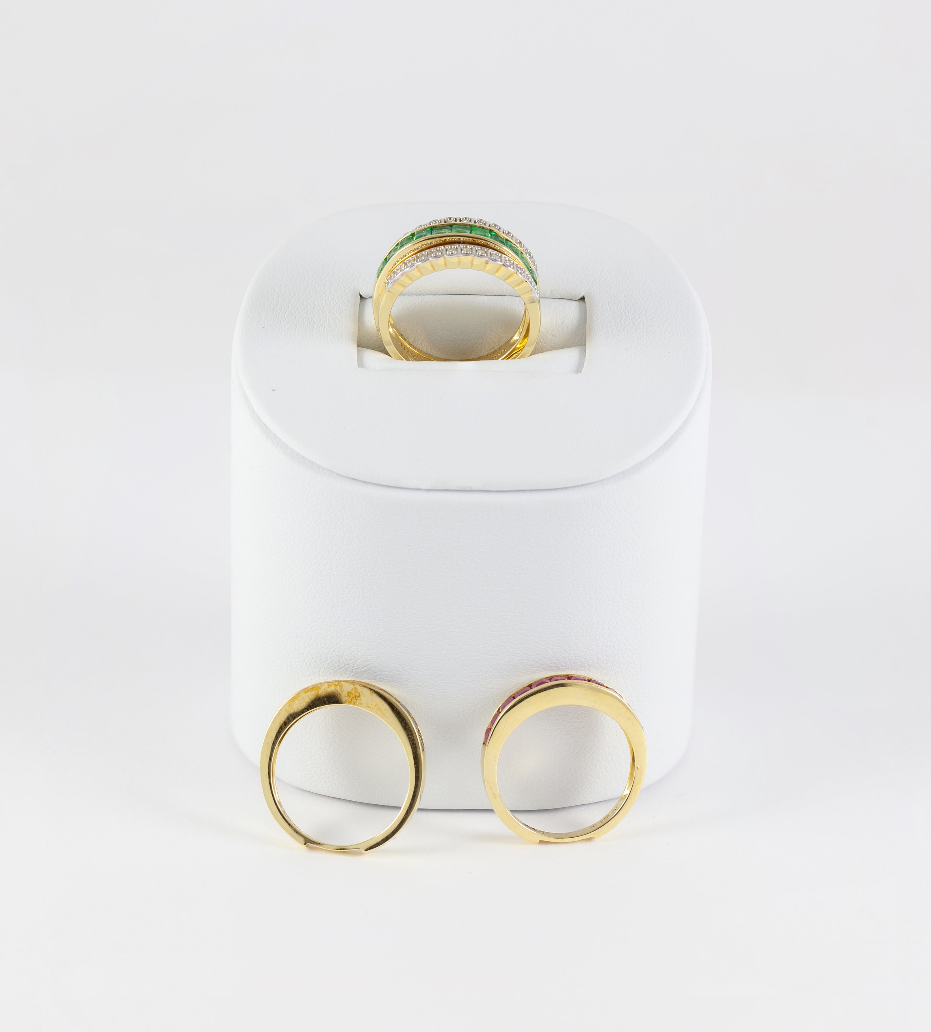 Anillo Infinity en oro amarillo 18k con diamantes zafiros rubíes y esmeraldas