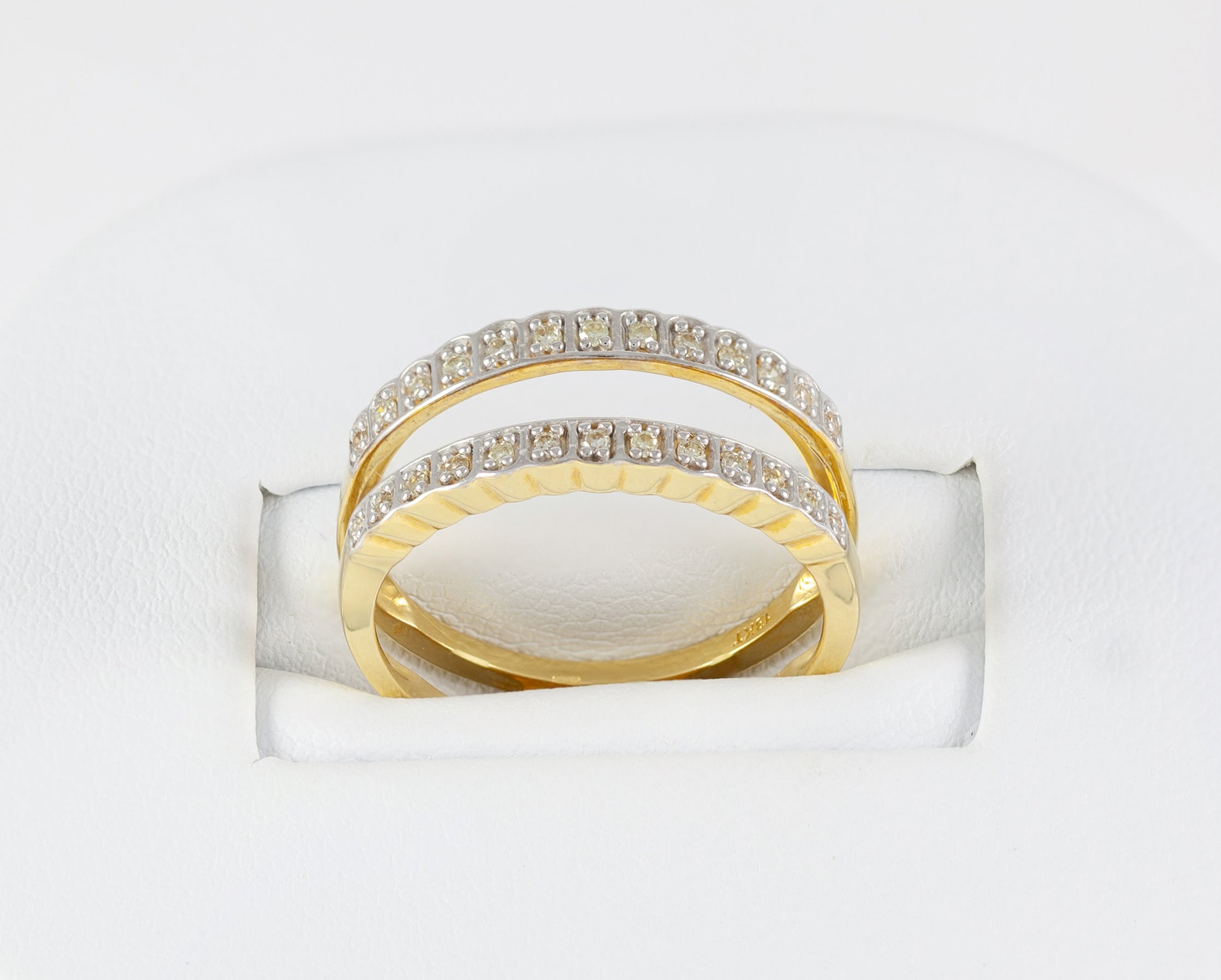 Anillo Infinity en oro amarillo 18k con diamantes zafiros rubíes y esmeraldas
