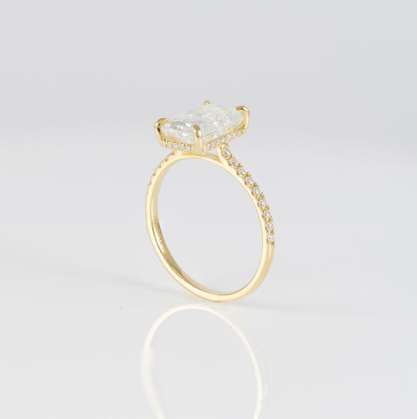 Anillo de compromiso halo oculto oro amarillo 14k con moissanita 3 ct