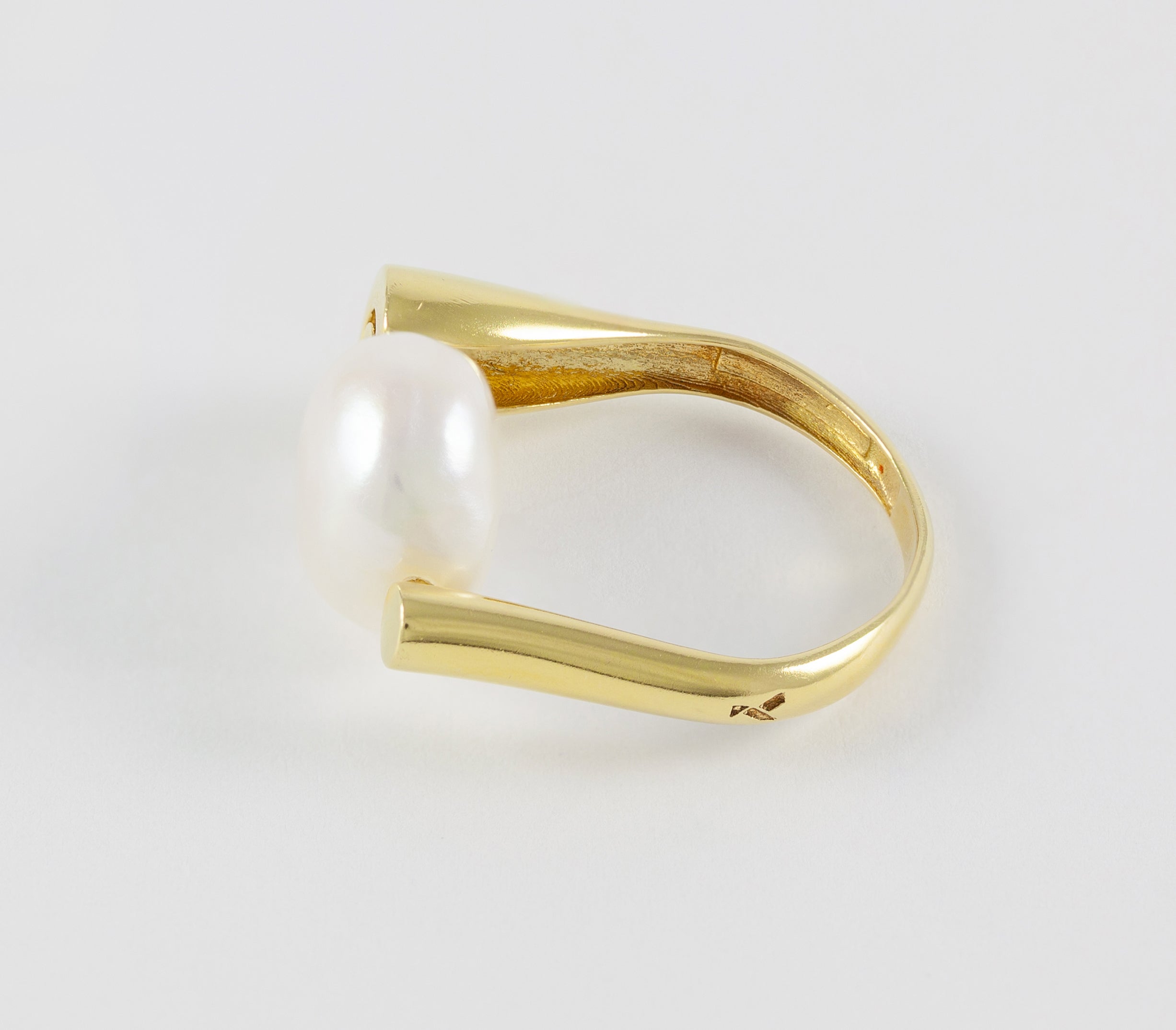 Anillo en oro amarillo 18k y perla