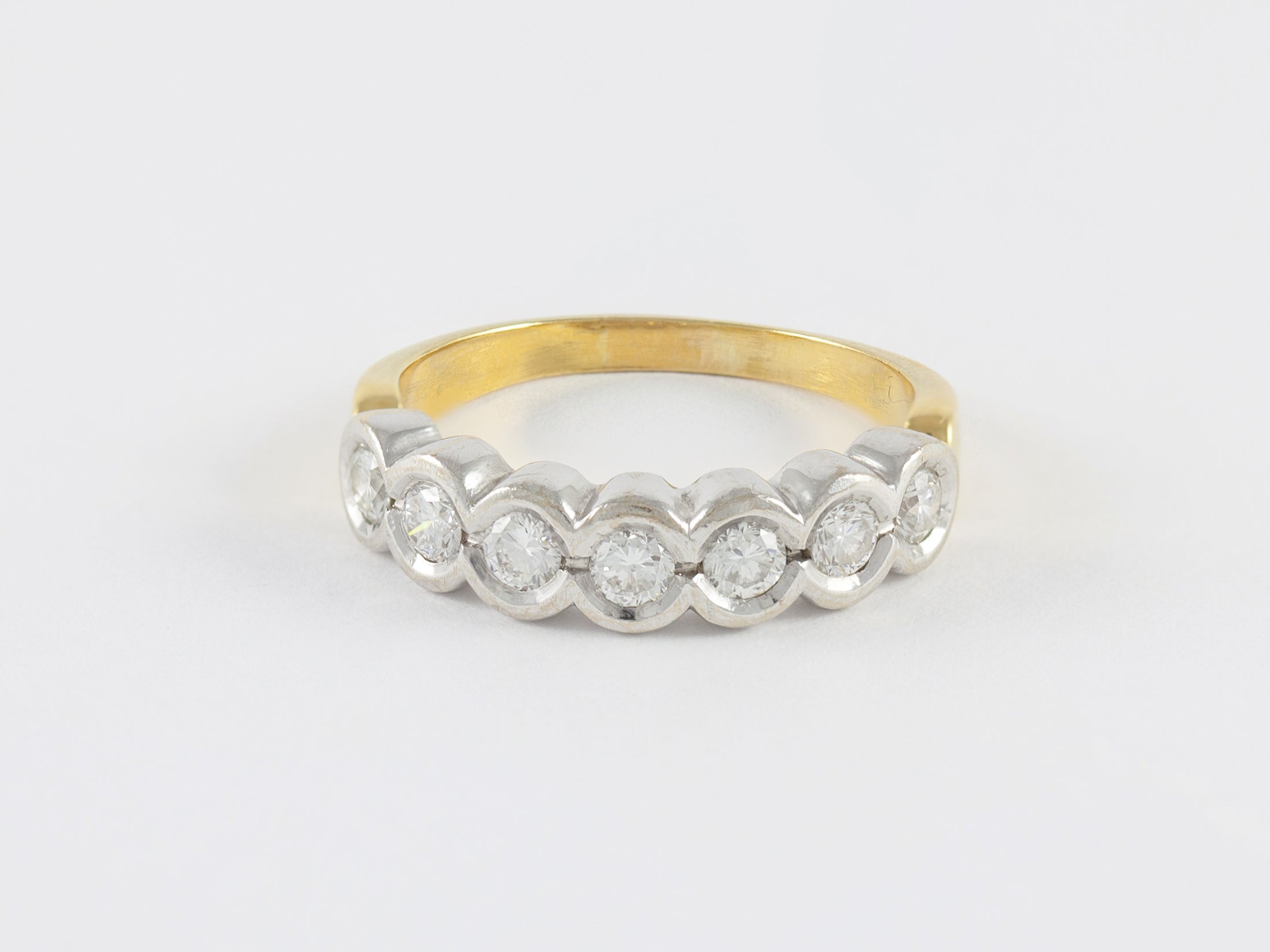 Anillo en oro blanco y amarillo 18k con brillantes