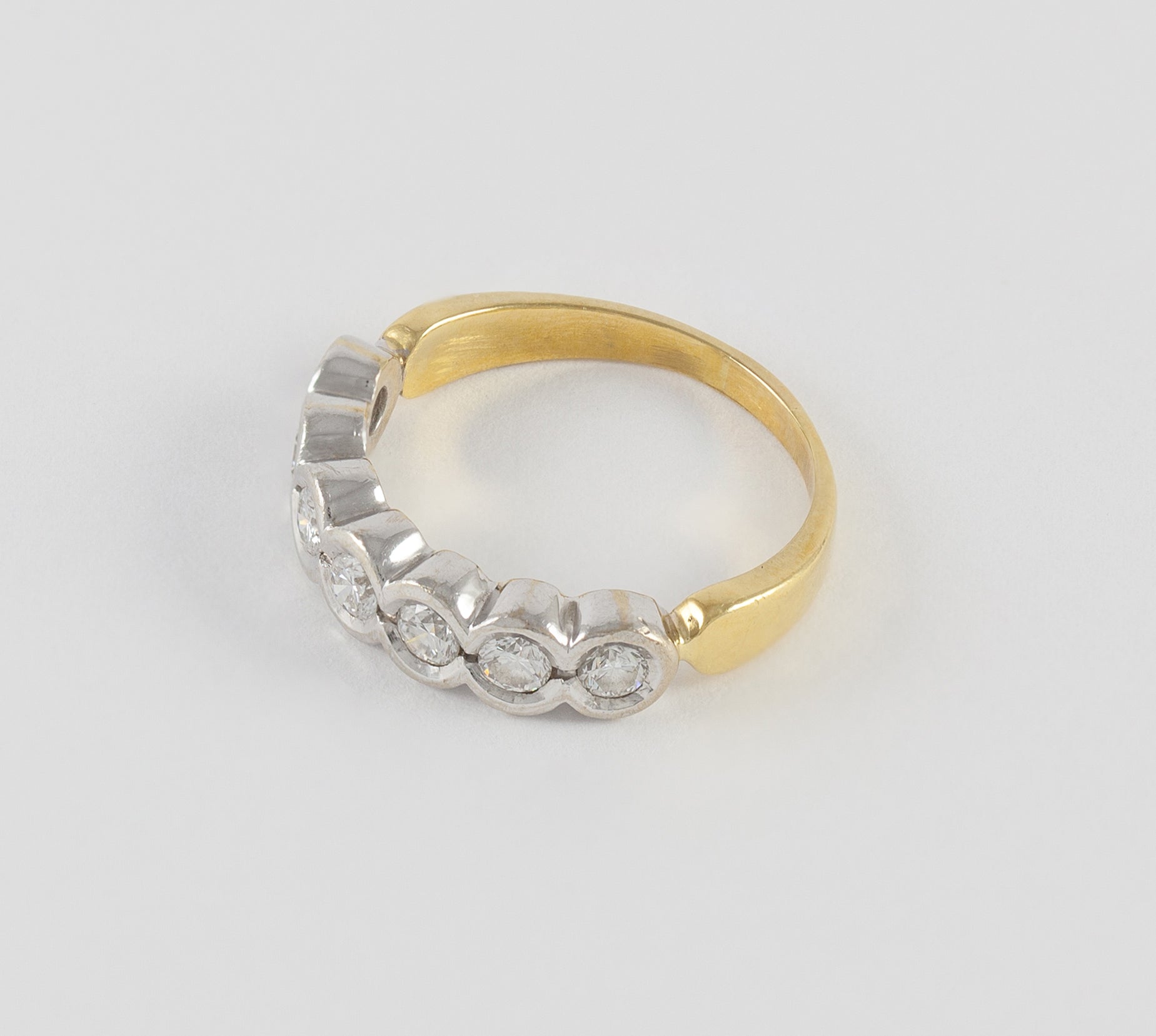 Anillo en oro blanco y amarillo 18k con brillantes