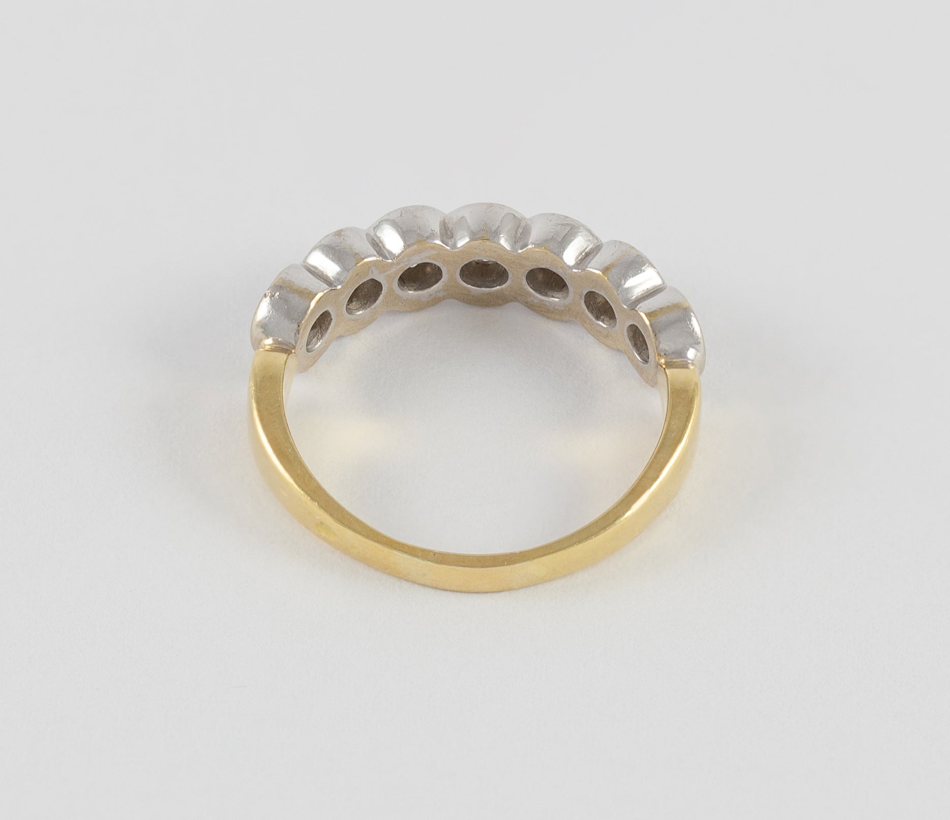 Anillo en oro blanco y amarillo 18k con brillantes