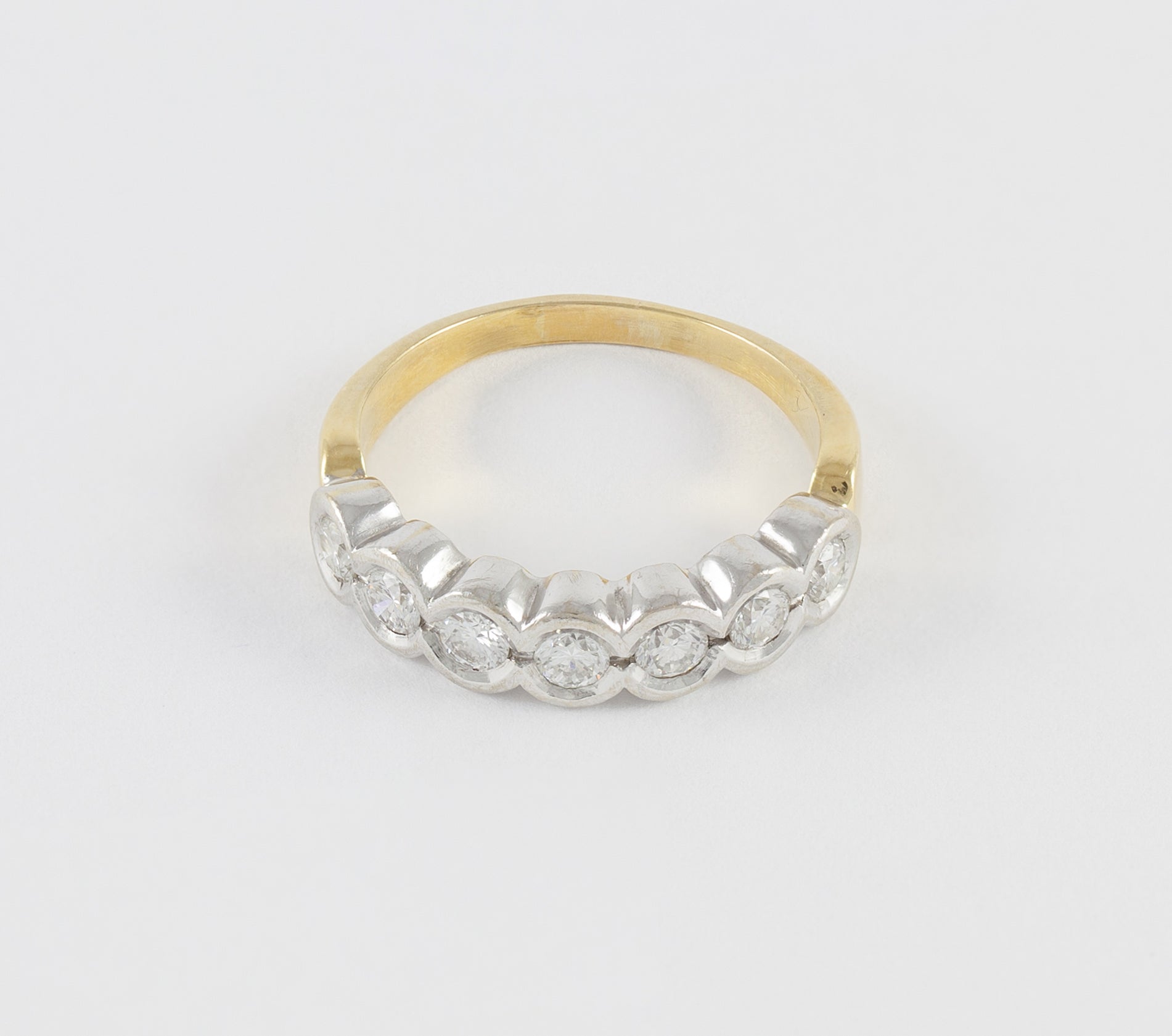 Anillo en oro blanco y amarillo 18k con brillantes