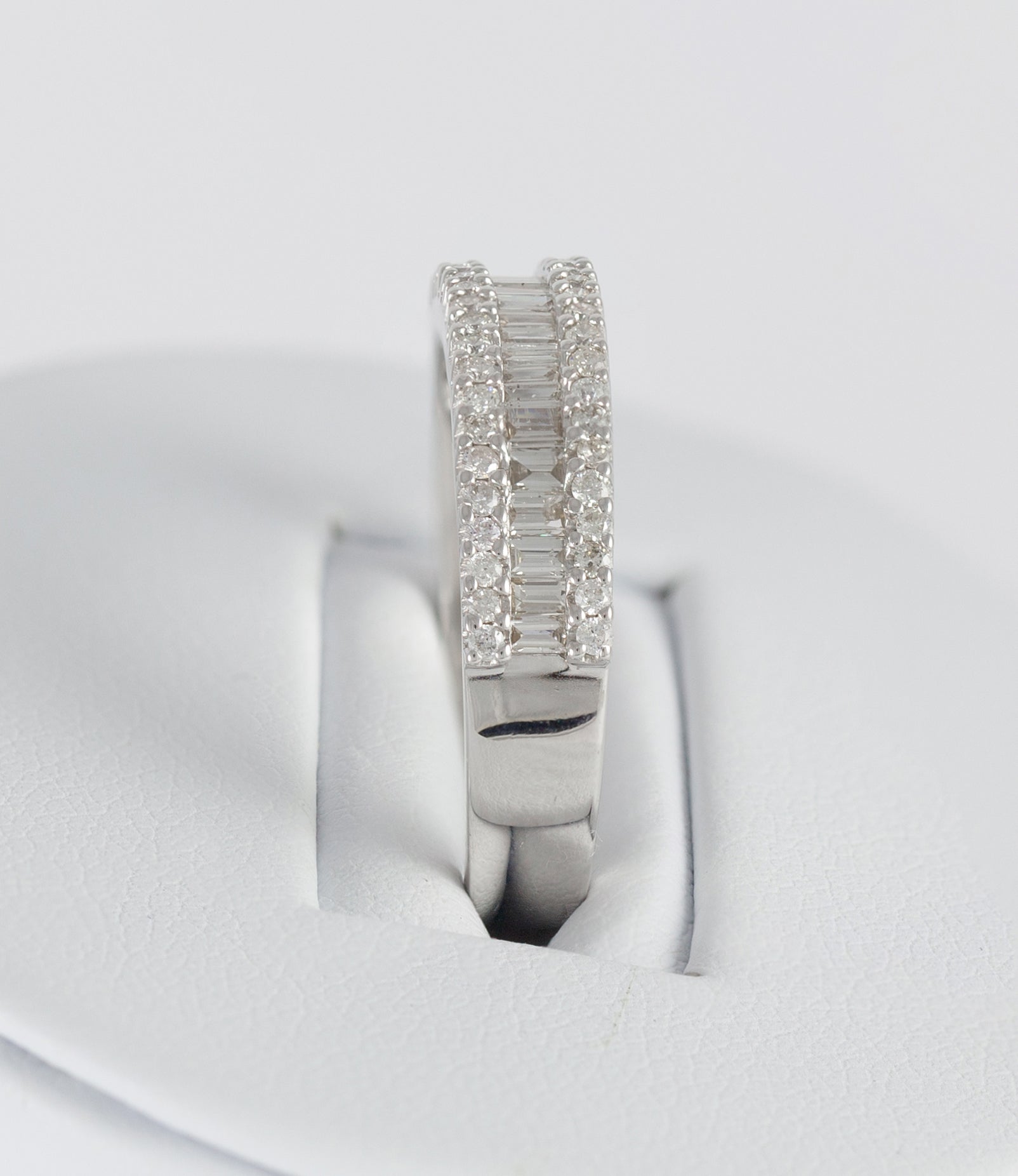 Anillo en oro blanco 18k con brillantes 1 ct