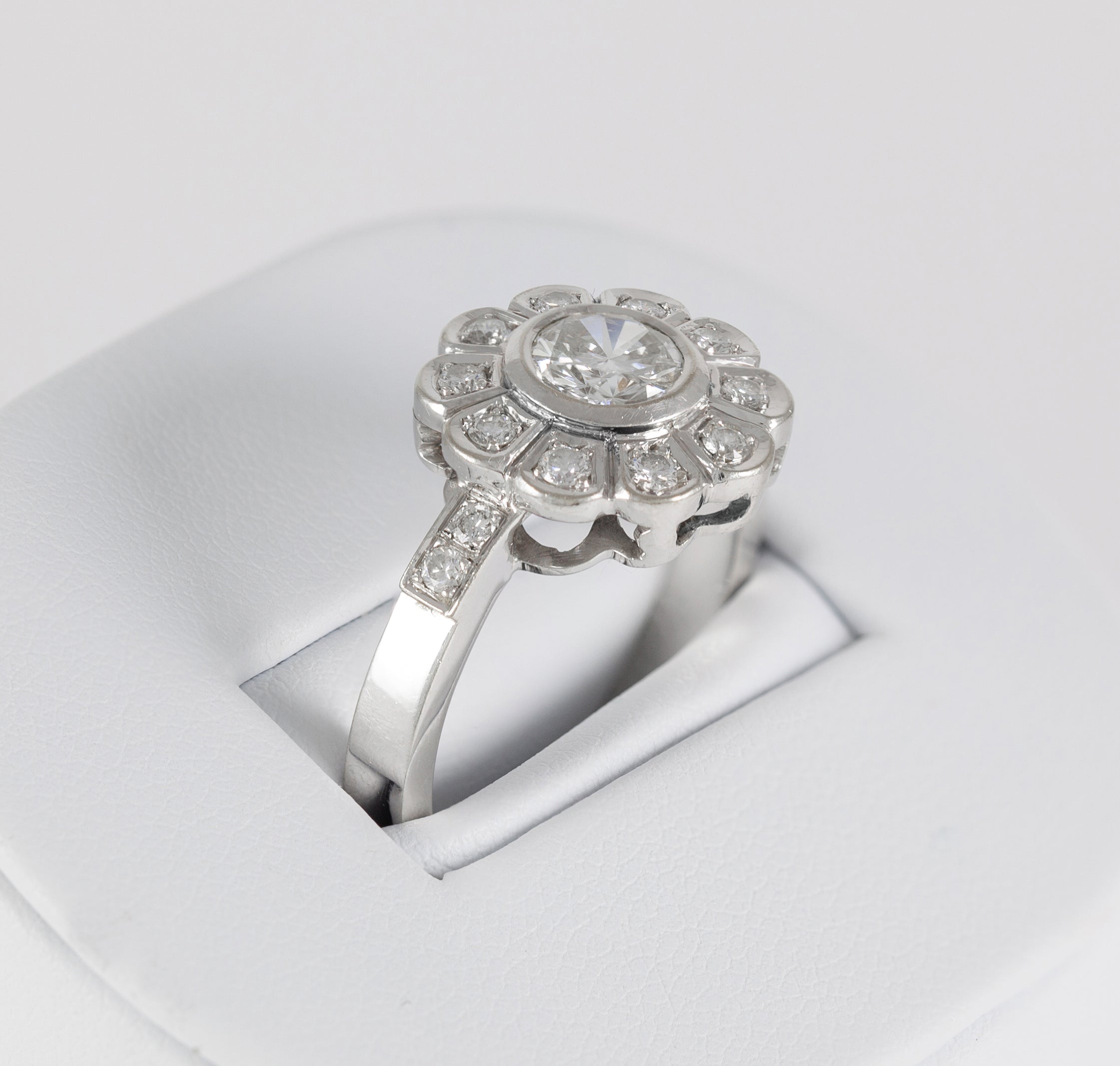 Anillo en oro blanco 18k con brillantes 1.20 ct