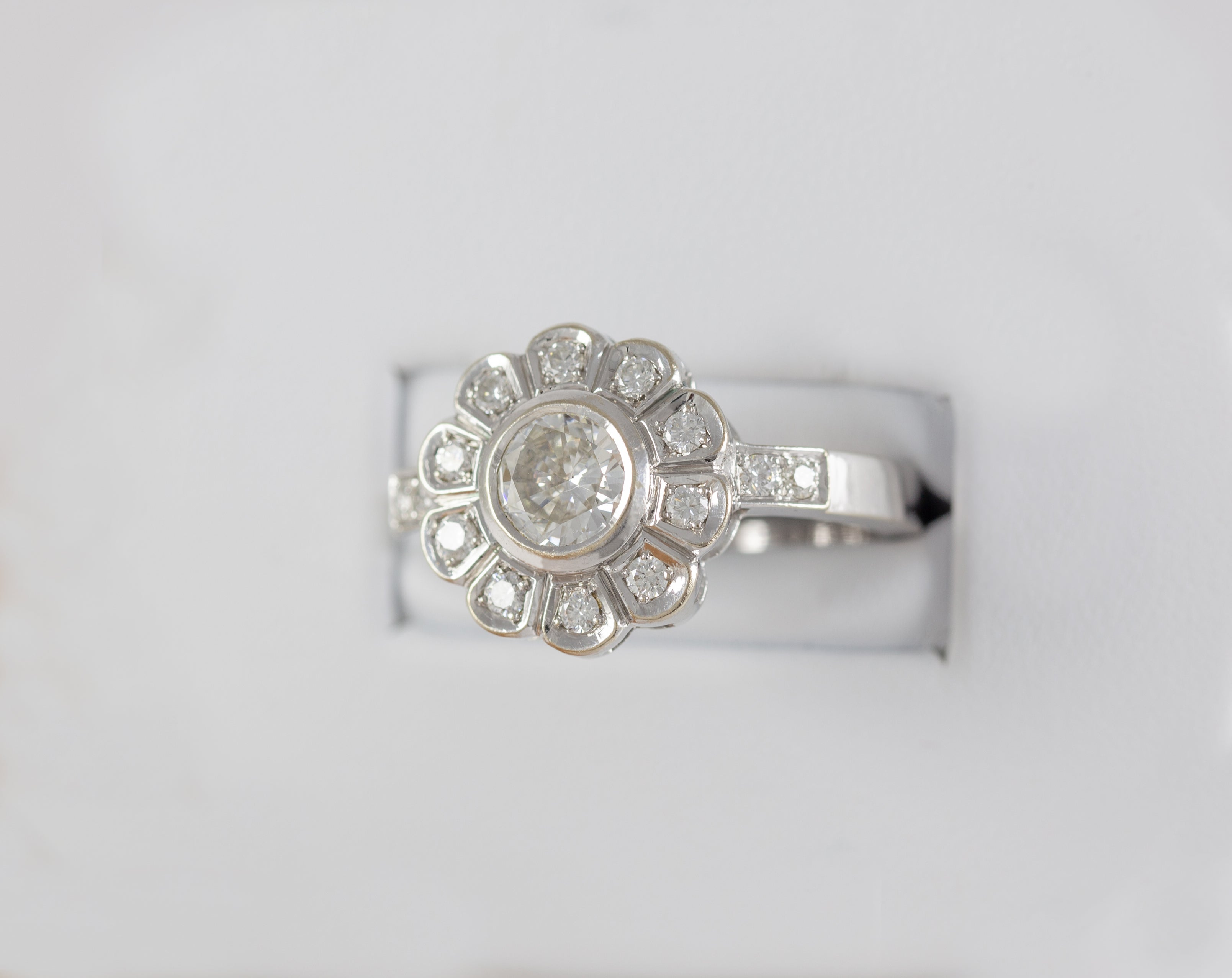 Anillo en oro blanco 18k con brillantes 1.20 ct