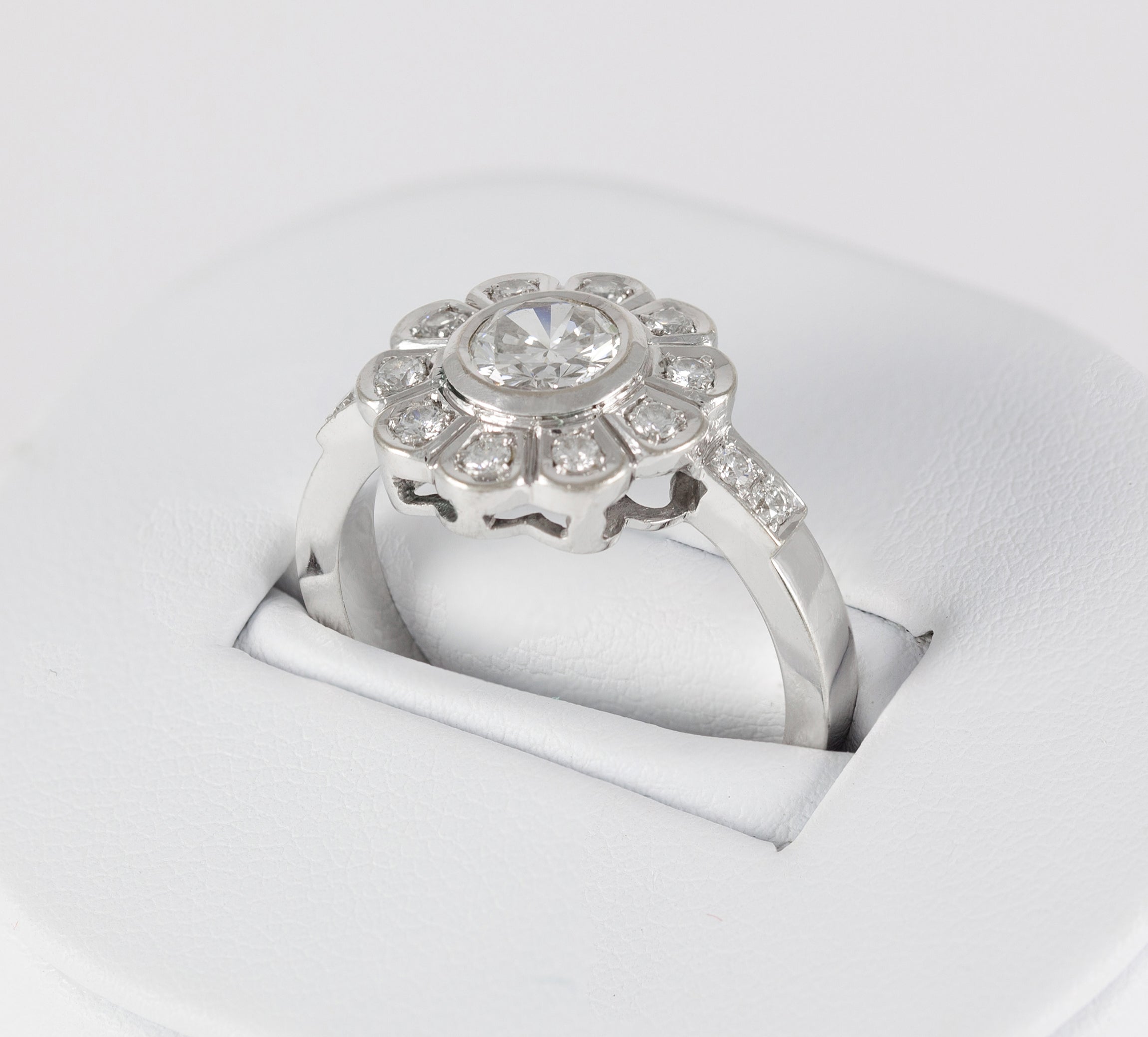 Anillo en oro blanco 18k con brillantes 1.20 ct