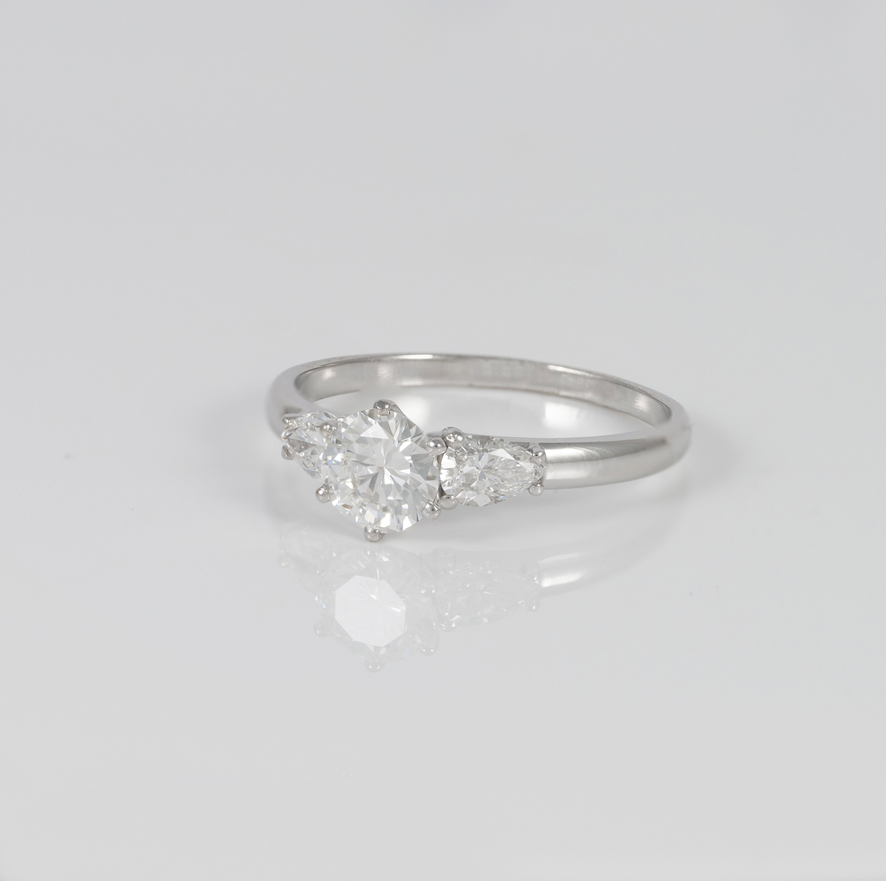 Anillo en oro blanco 18k con diamantes 1.77 ct