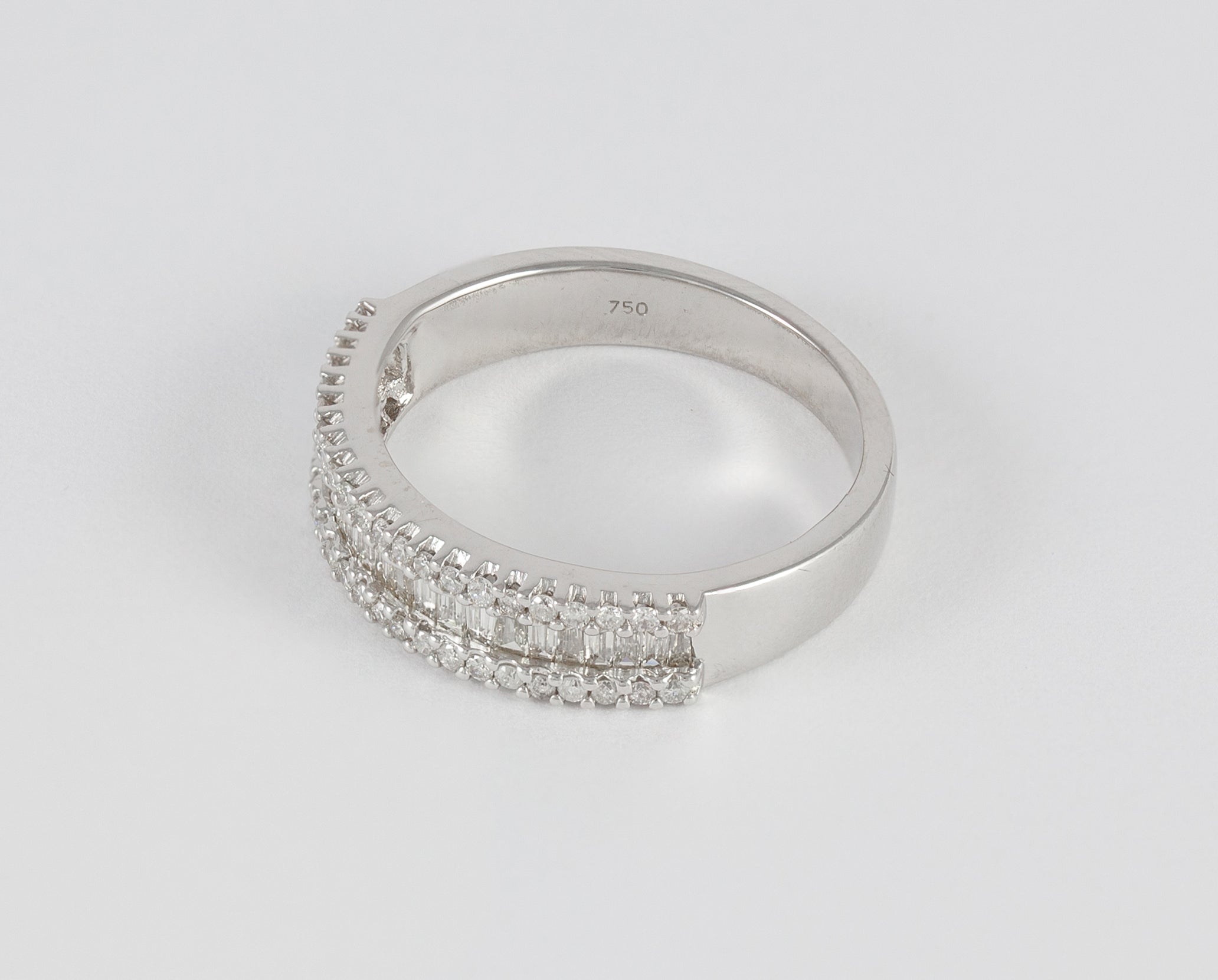 Anillo en oro blanco 18k con brillantes 1 ct