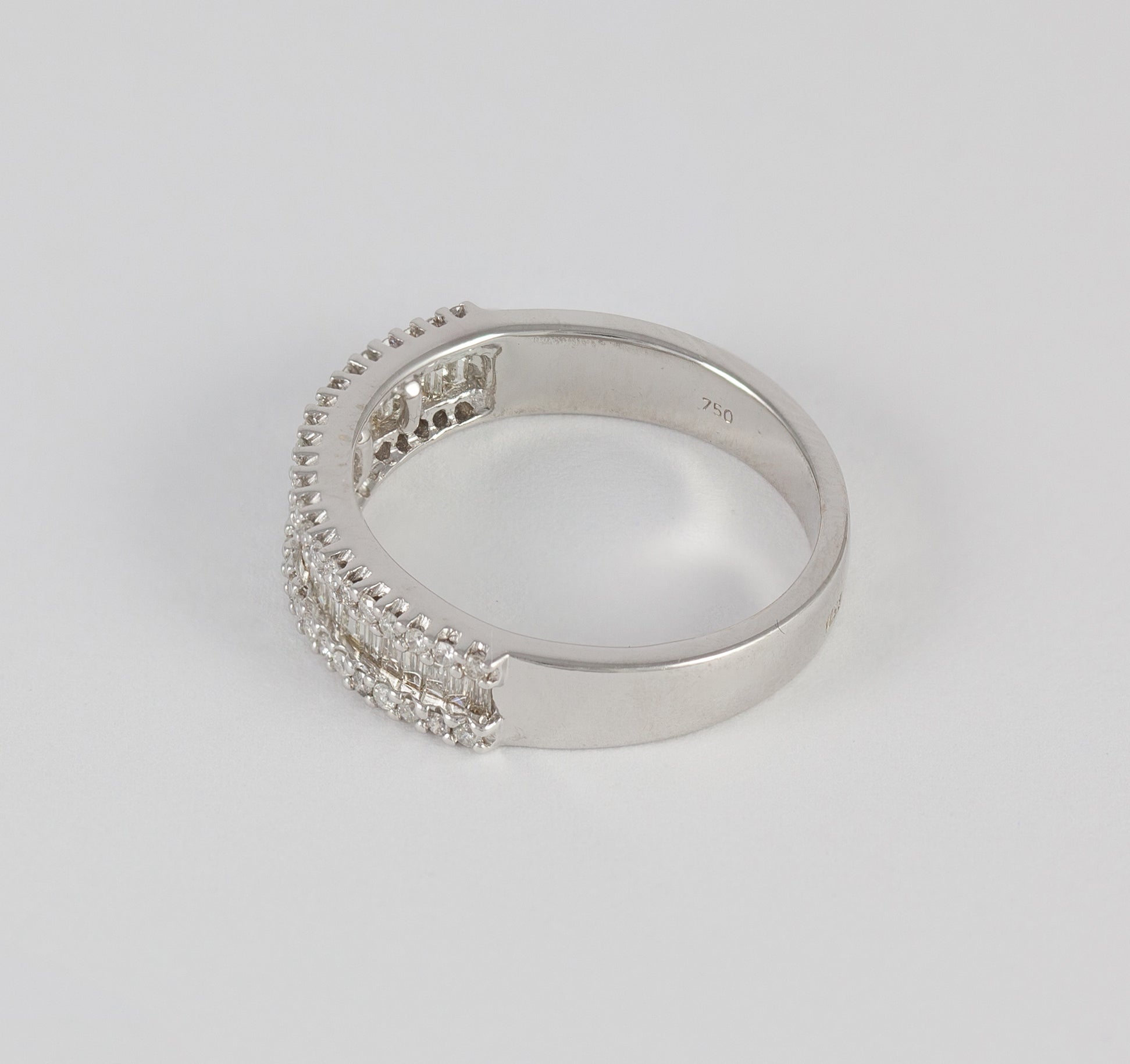 Anillo en oro blanco 18k con brillantes 1 ct