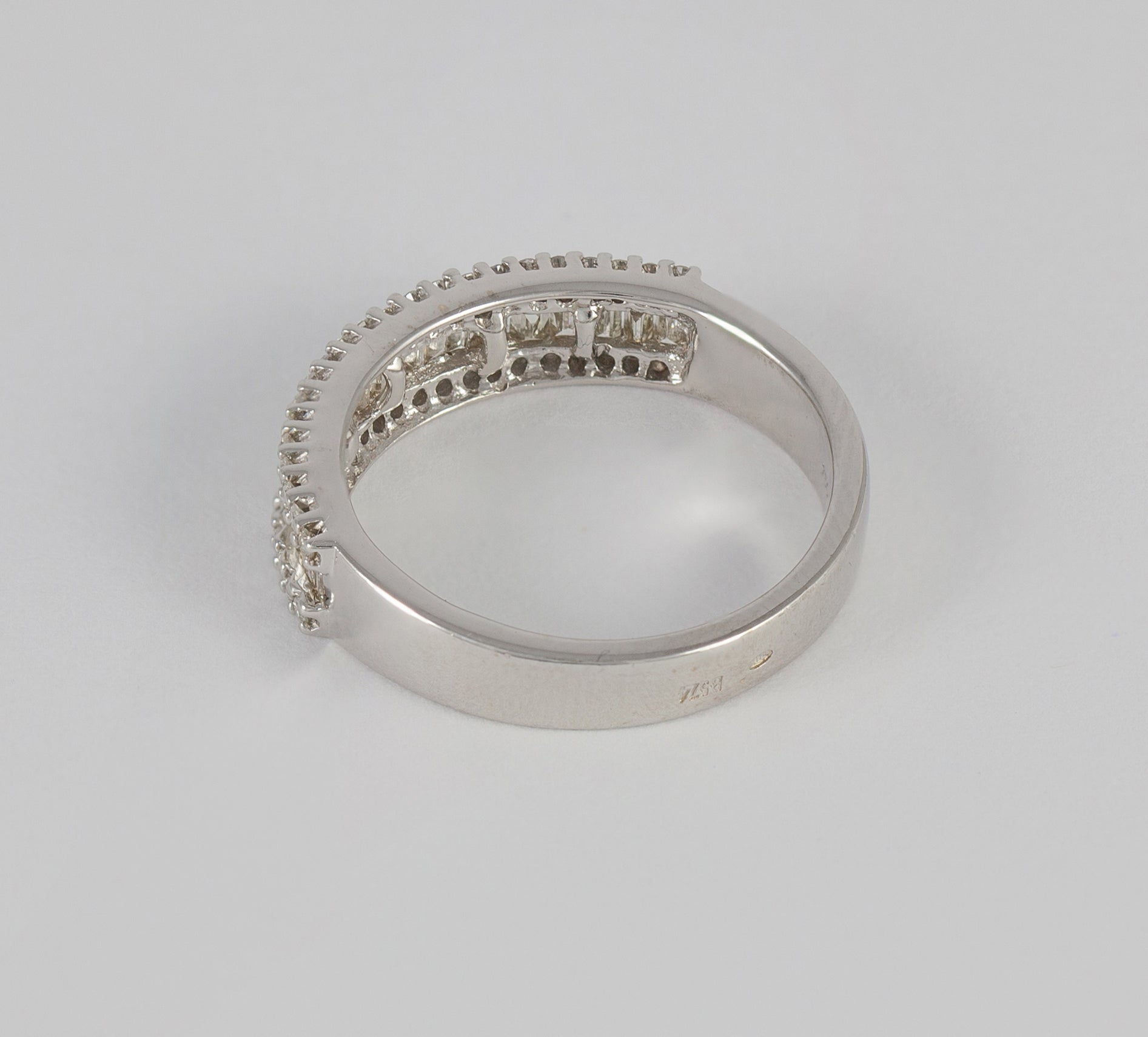 Anillo en oro blanco 18k con brillantes 1 ct