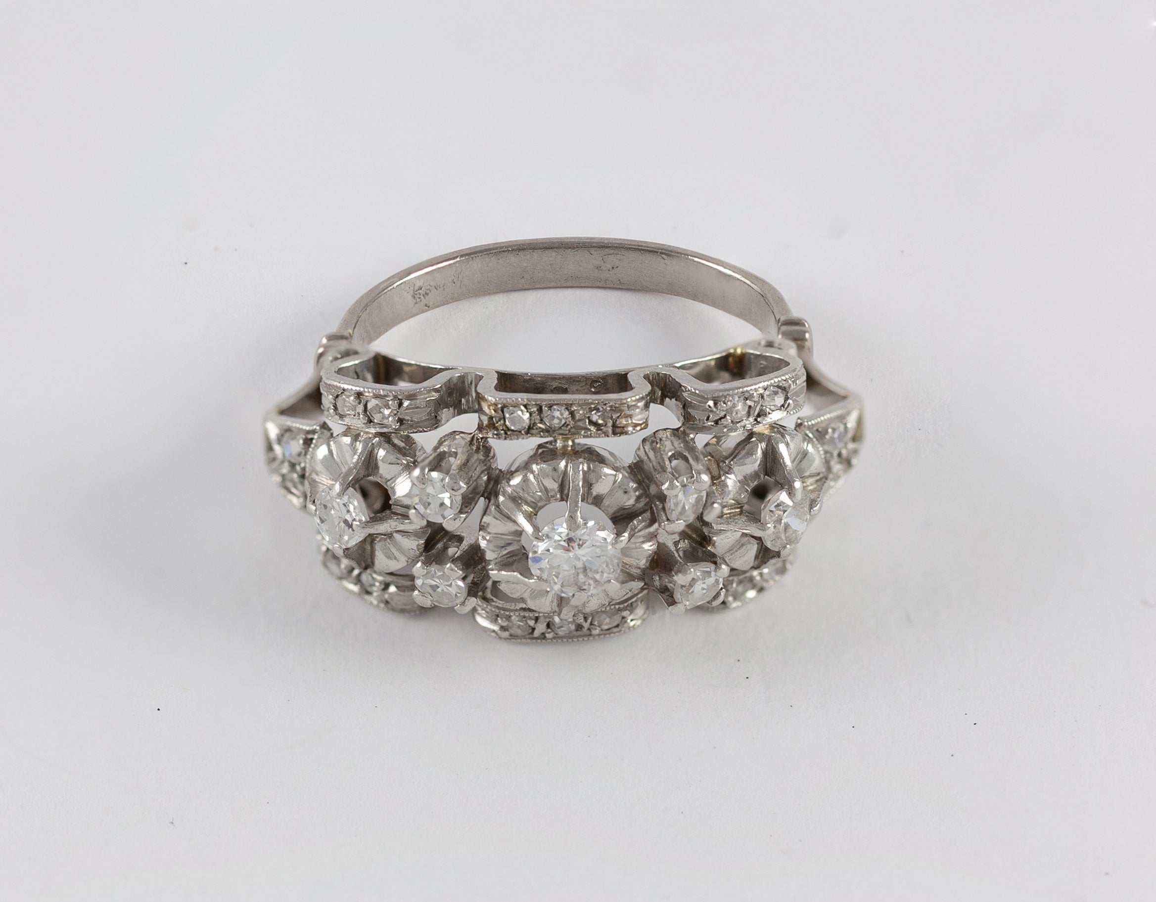 Anillo en oro blanco 18k y brillantes