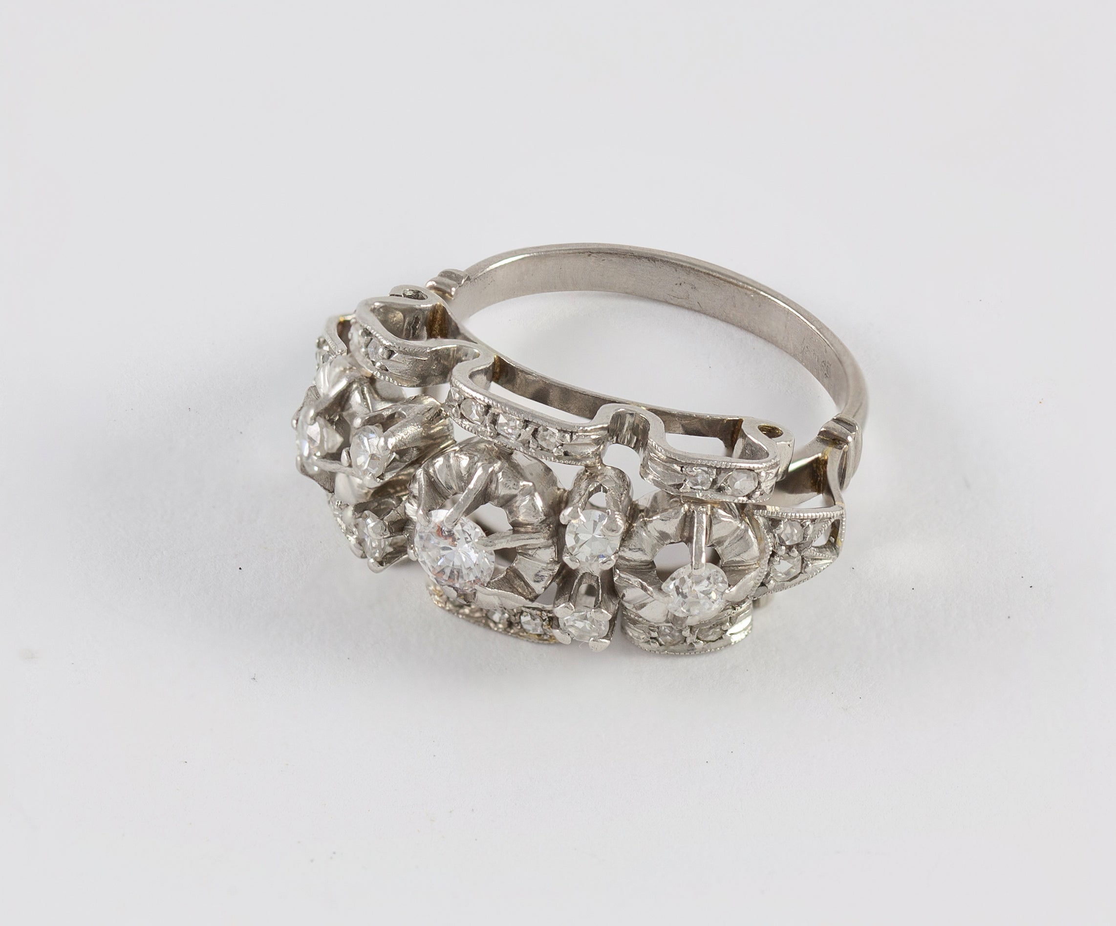 Anillo en oro blanco 18k y brillantes