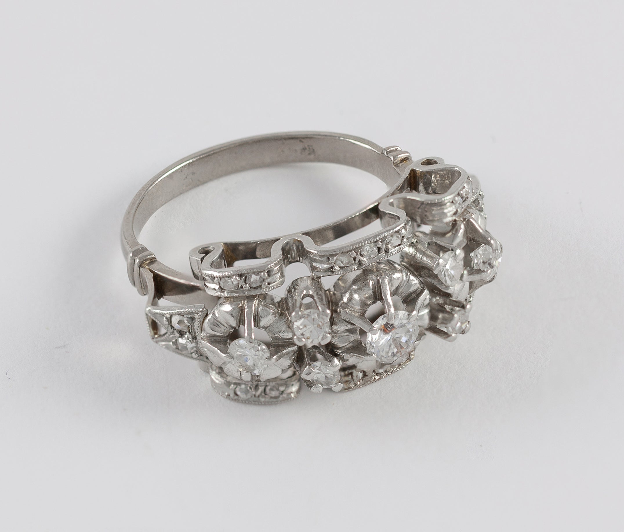 Anillo en oro blanco 18k y brillantes