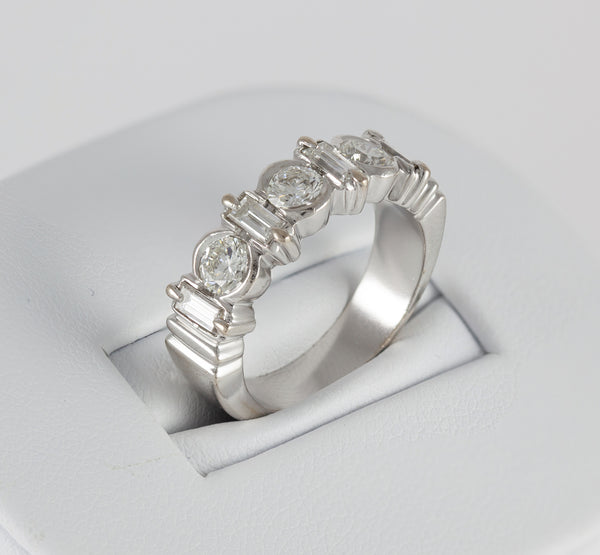 Anillo en oro blanco 18k y brillantes 1.05 ct