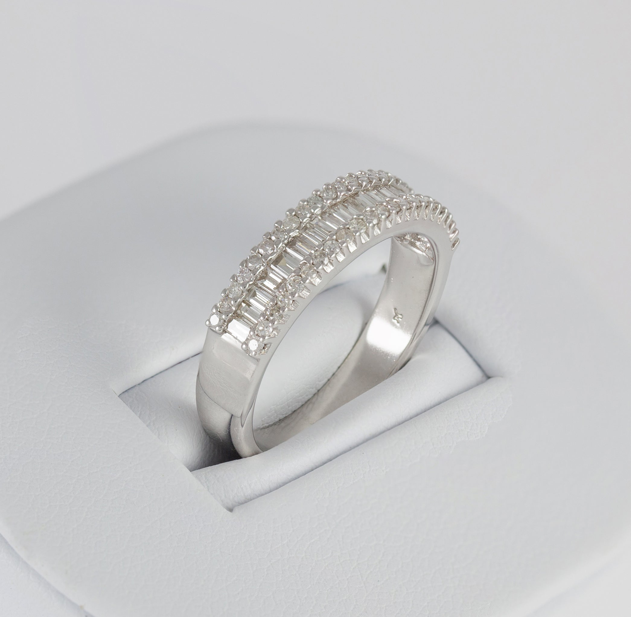 Anillo en oro blanco 18k con brillantes 1 ct