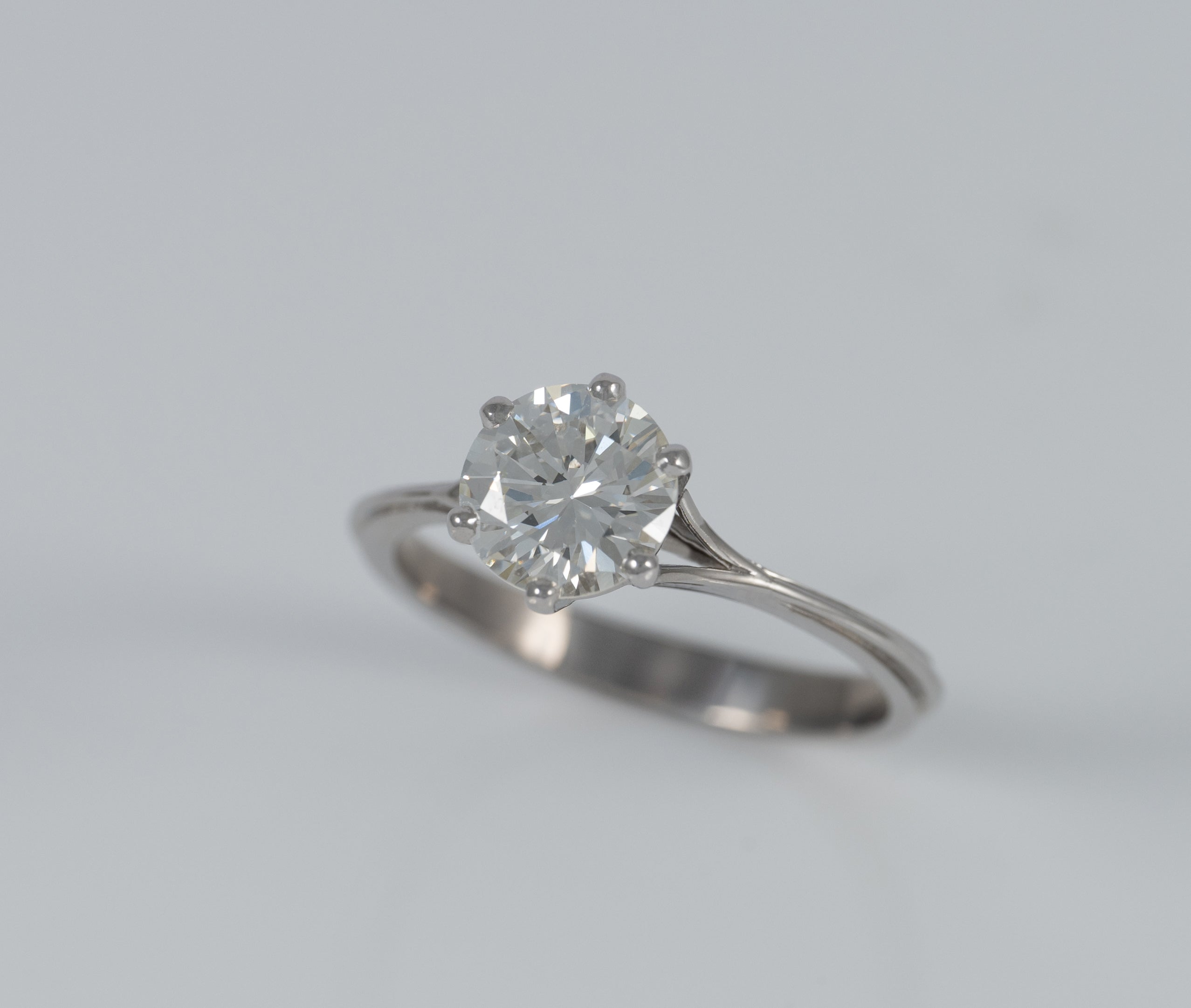 Anillo en oro blanco 18k con diamante 1.41 ct